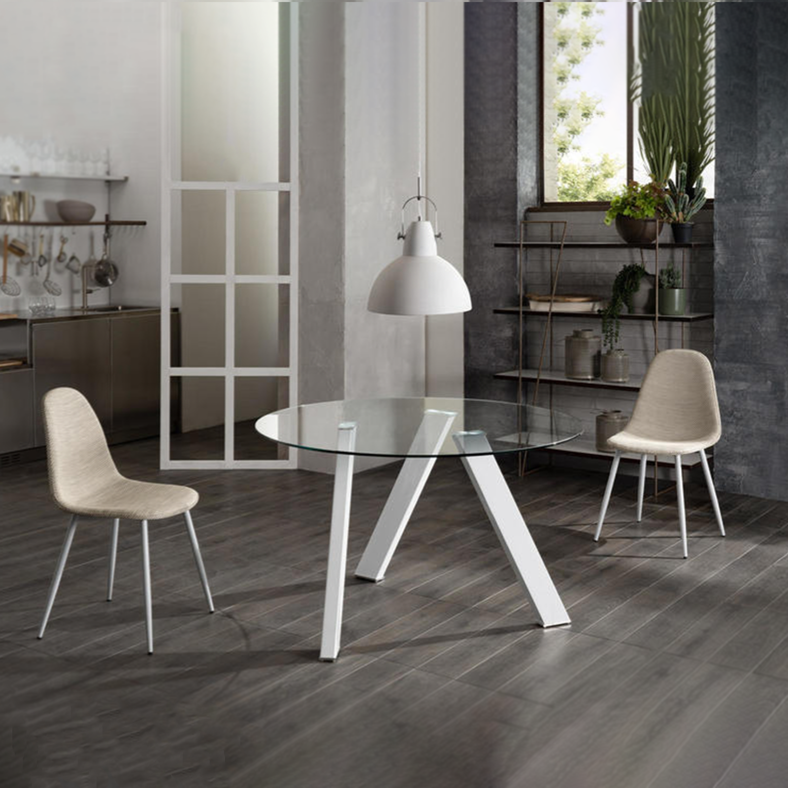 "Idahol" modern round dining table in tempered glass, 120x120 cm, 75 cm high.