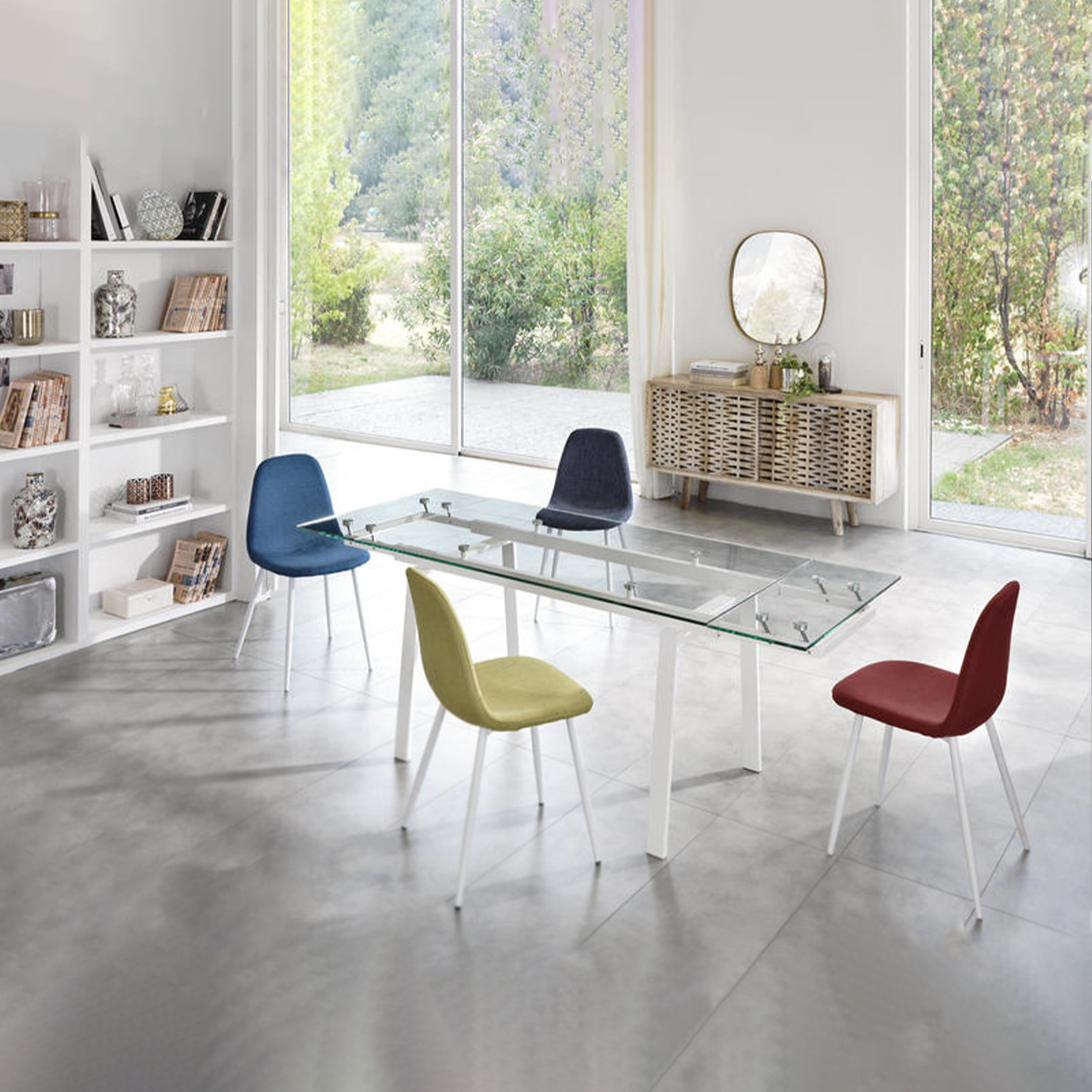 Extendable tempered glass table "Nathan" with metal legs, 140/200x80 cm, 76 cm high.