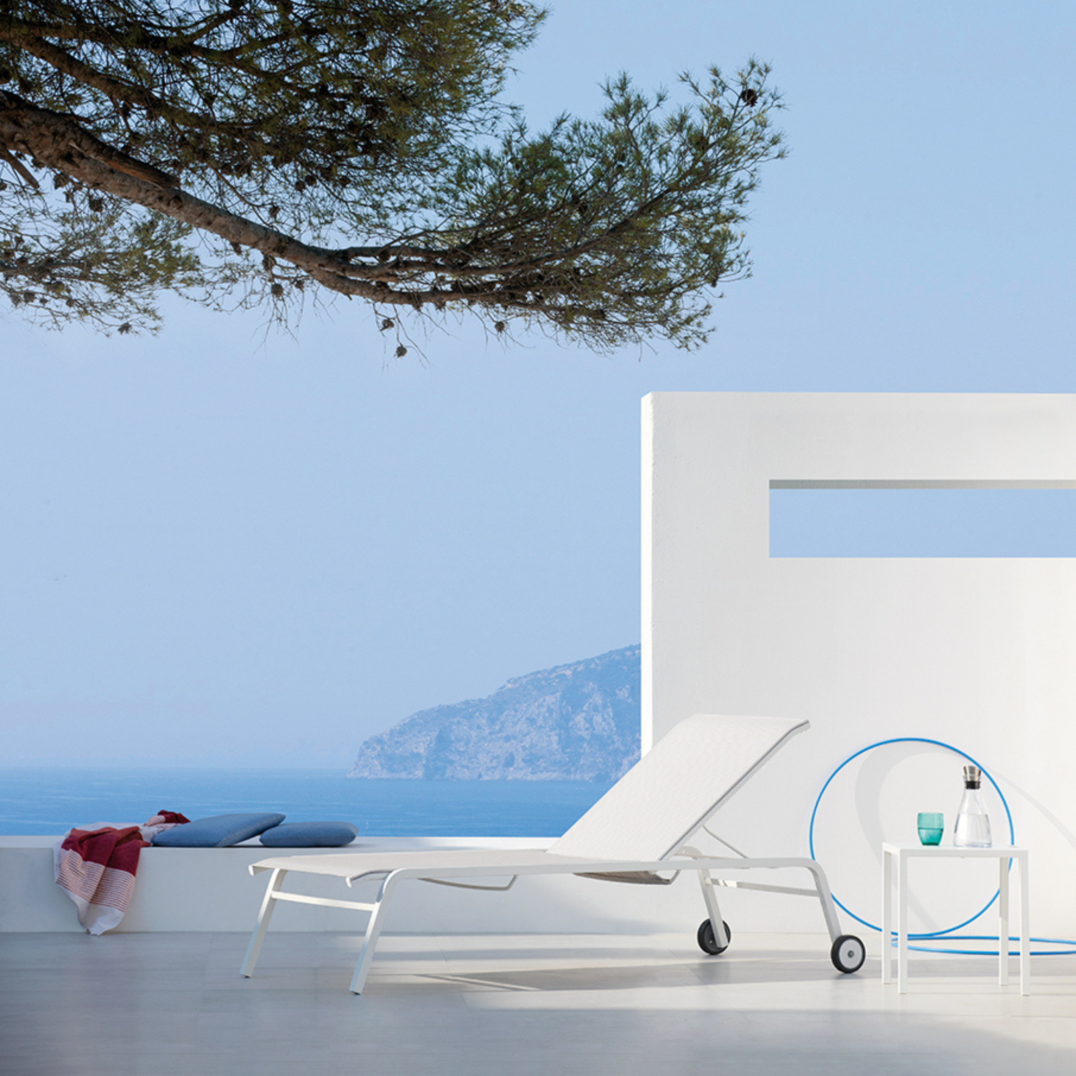 Stackable "Alice4" garden sun lounger in fabric and aluminium, 198x80 cm, 97 cm high