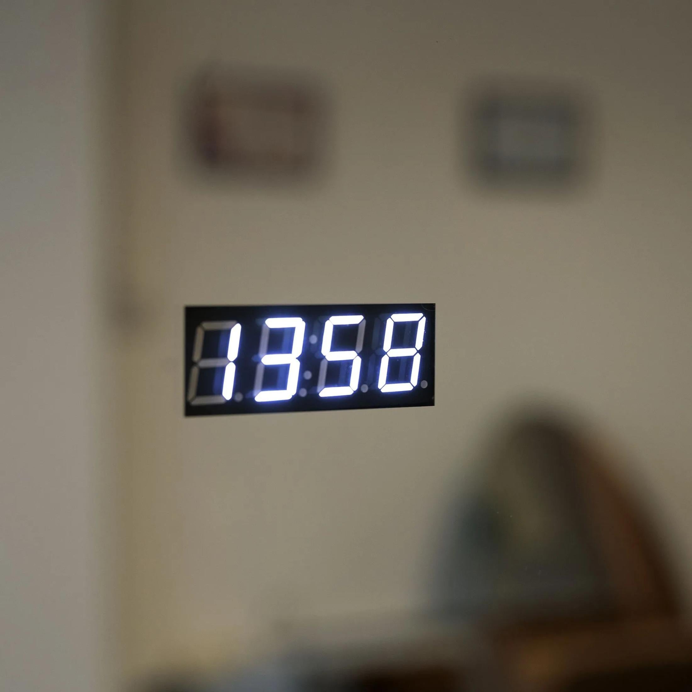 "Zamas" LED mirror with magnifying lens and digital touch clock