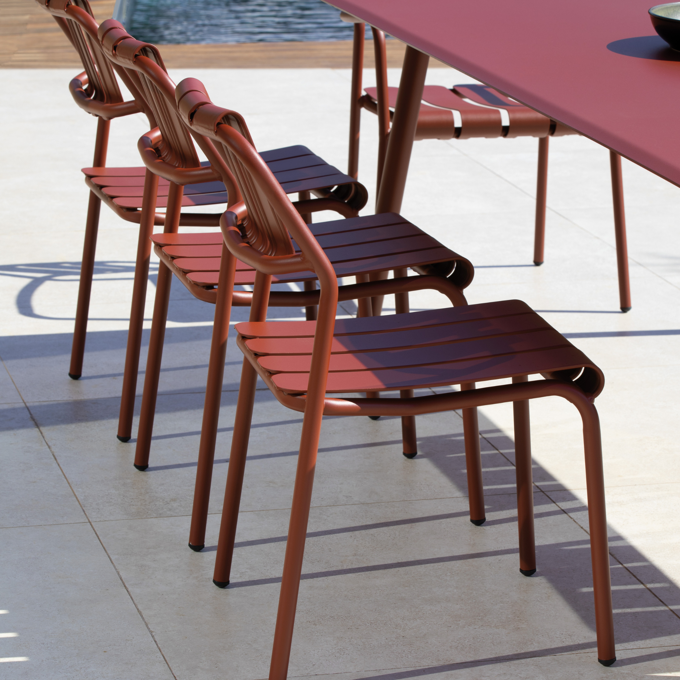 Set of "Verdea" stackable aluminum garden chairs, 50x58 cm, 83 cm high.