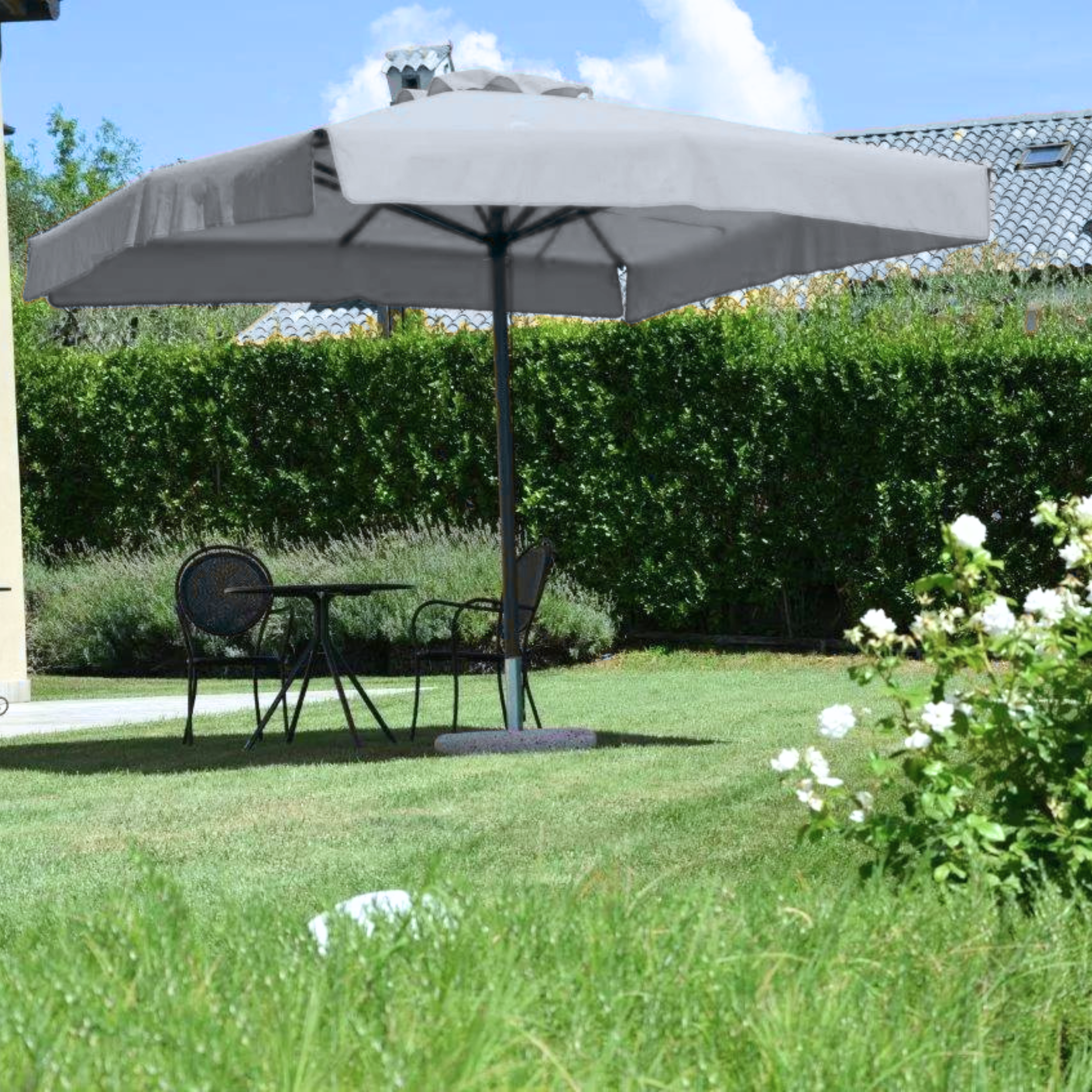 Modern "Corallo Glamour" umbrella with oak-effect central pole