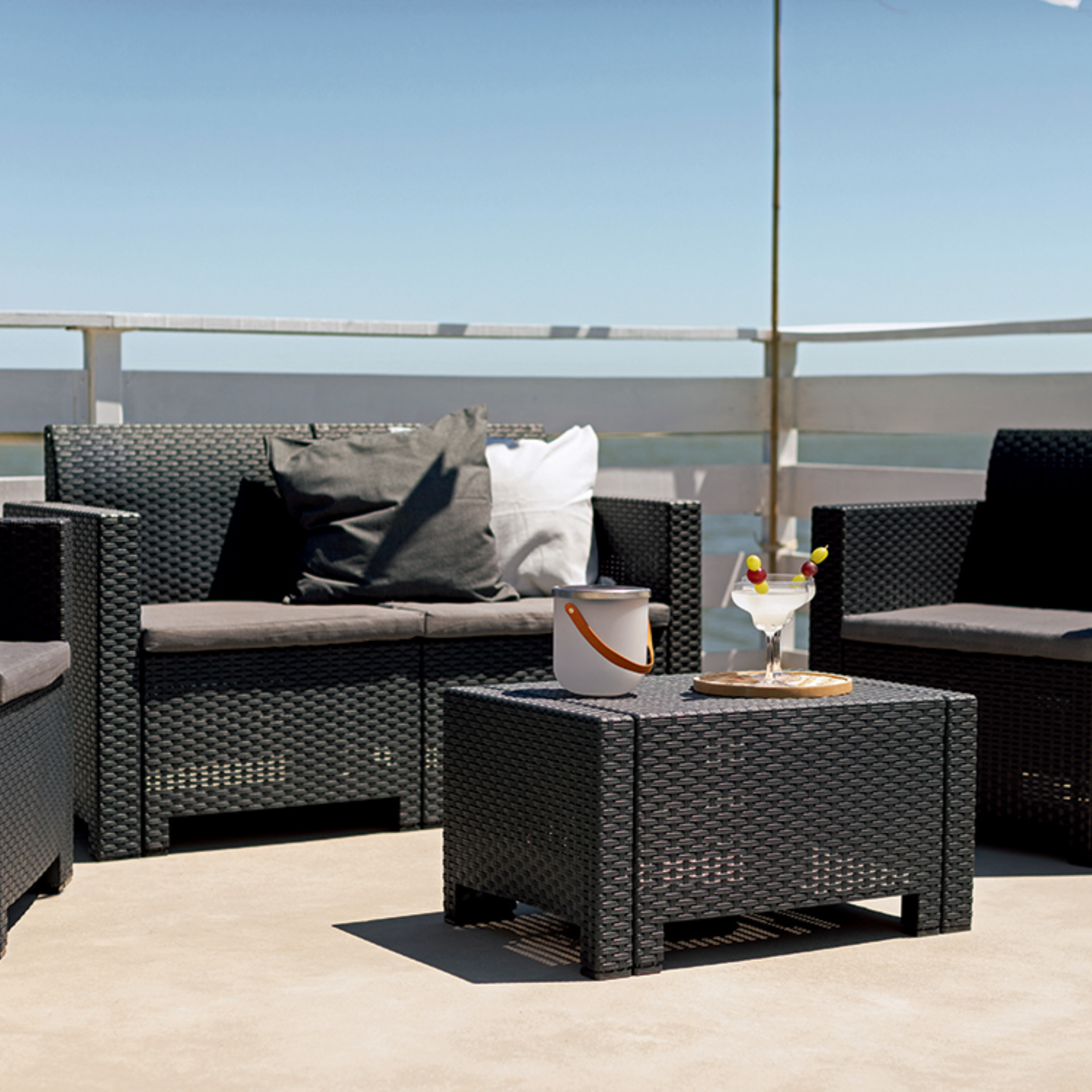 "Nebraska II" garden lounge set in rattan resin, coffee table + sofa + 2 armchairs with cushions