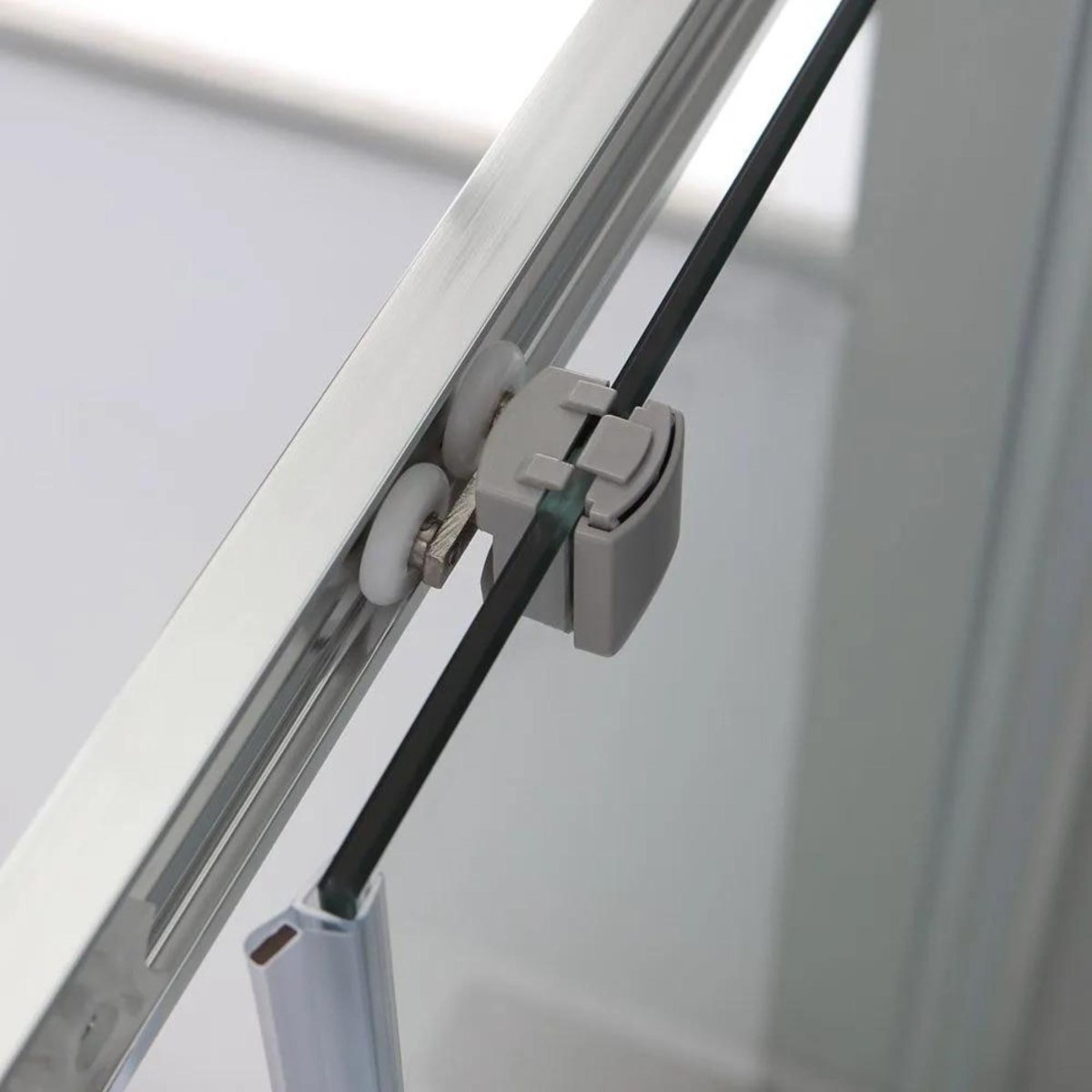 Box doccia con ante scorrevoli "Genova Two" in vetro temperato trasparente h 185 cm - MondoViro