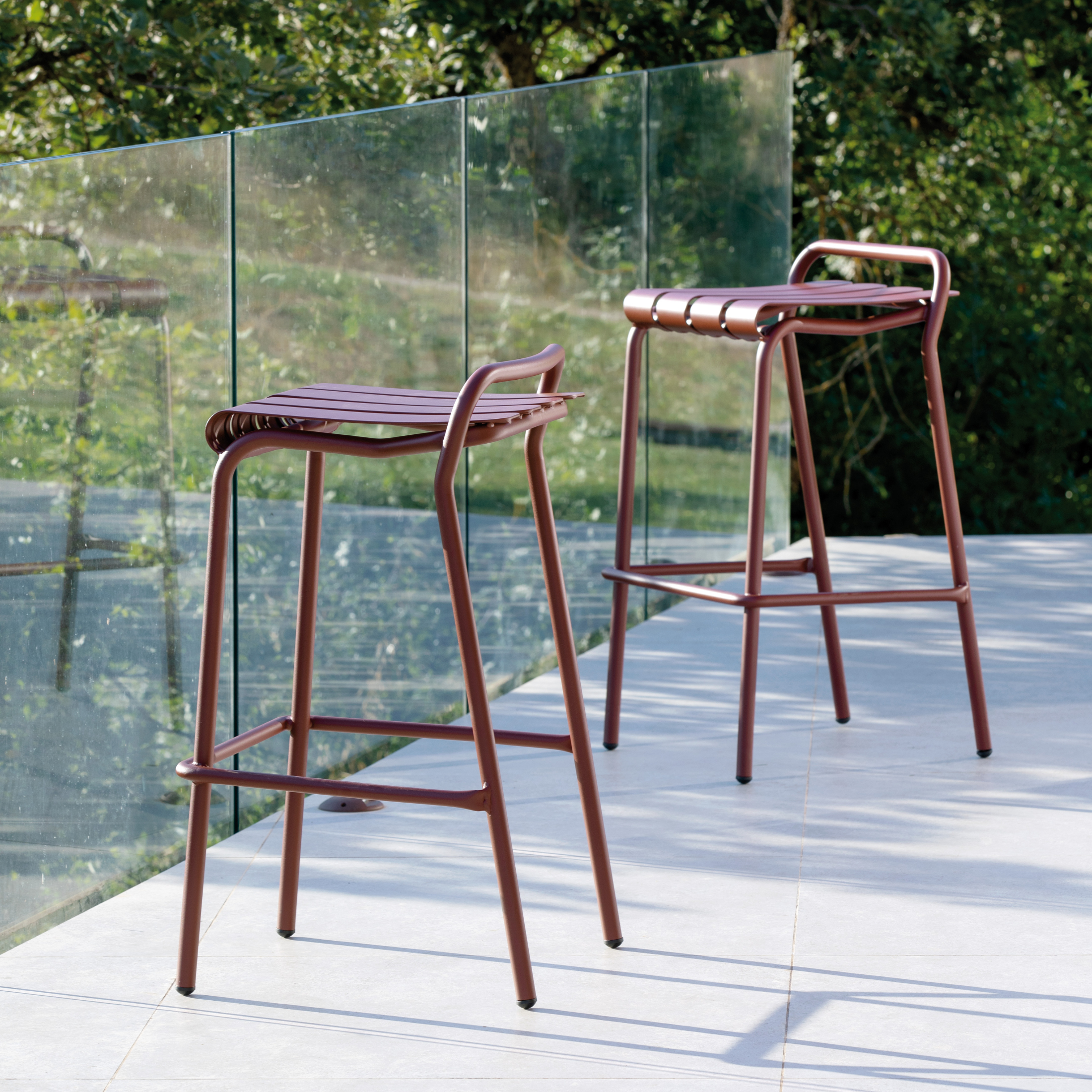 Set of "Verdea" stackable aluminum garden stools, 48x49 cm, 82 cm high.