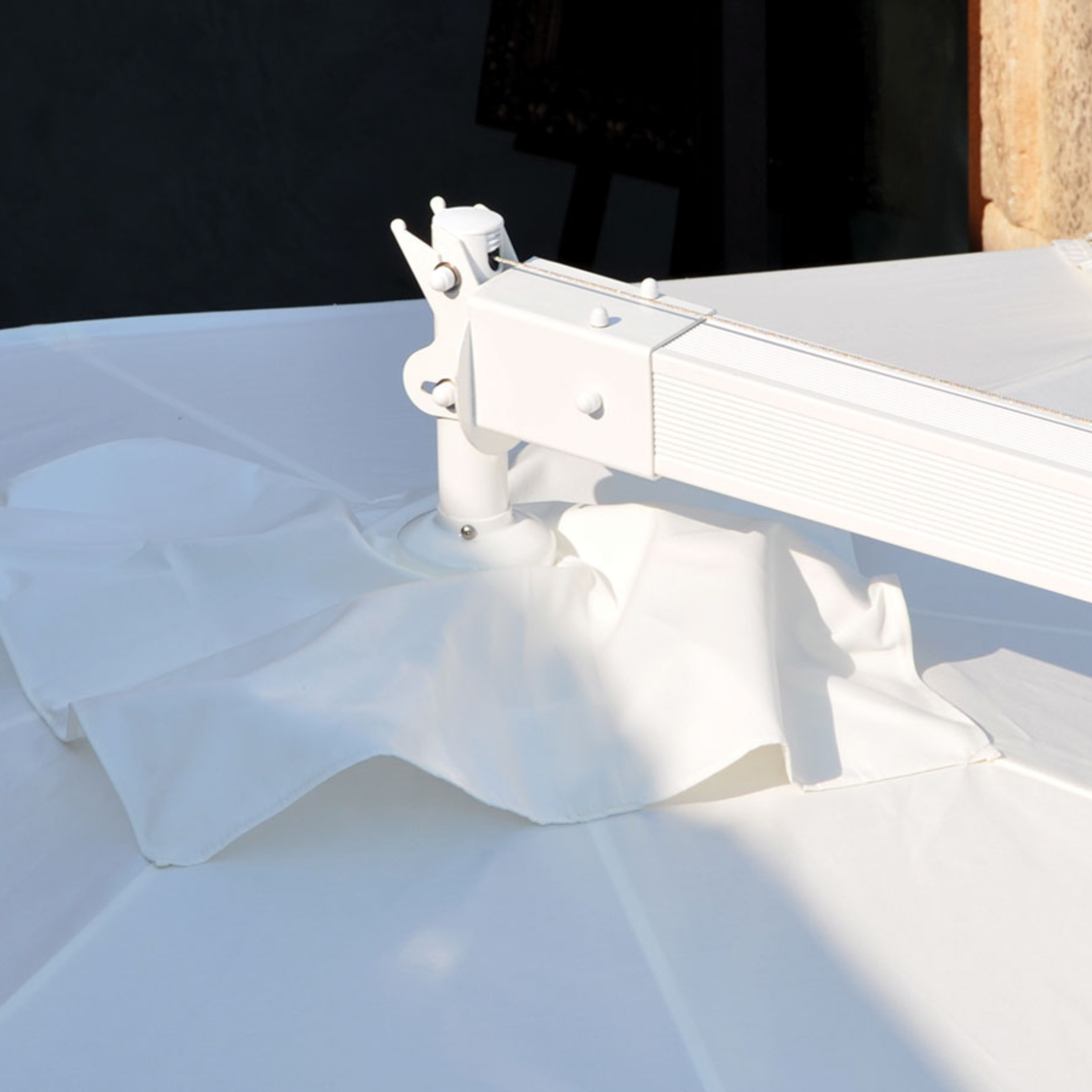 Modern "Deluxe Classic" fixed umbrella with rotating side pole