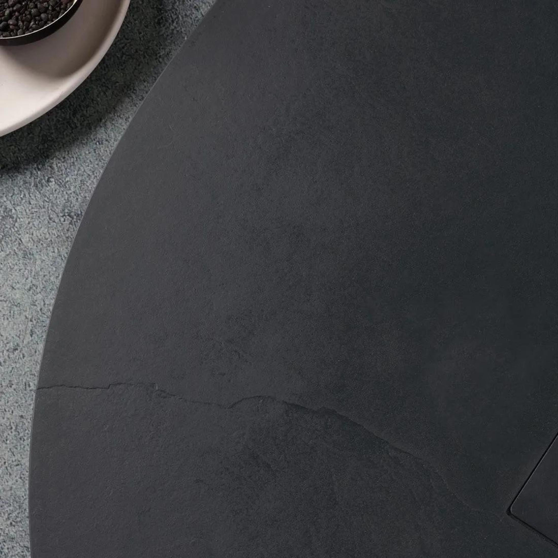 "Milano" semicircular shower tray in non-slip stone-effect resin