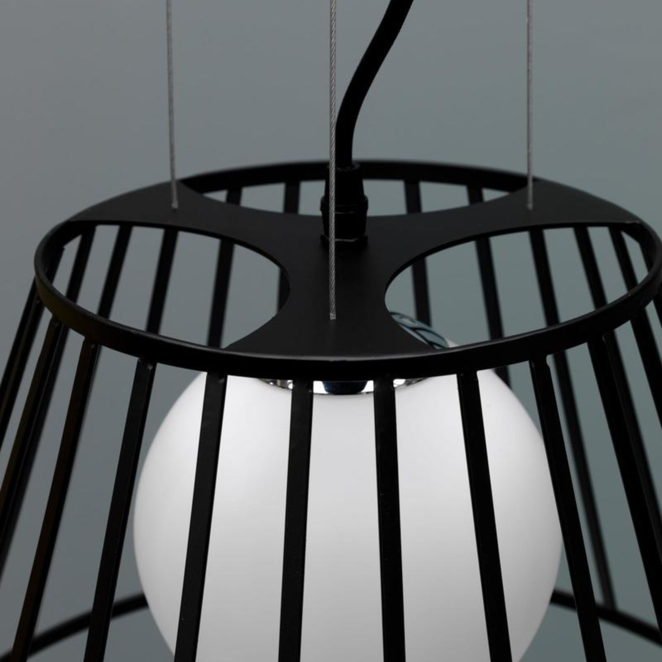 "Antares" black metal pendant lamp with adjustable cable, 35x35 cm, 120 cm high.