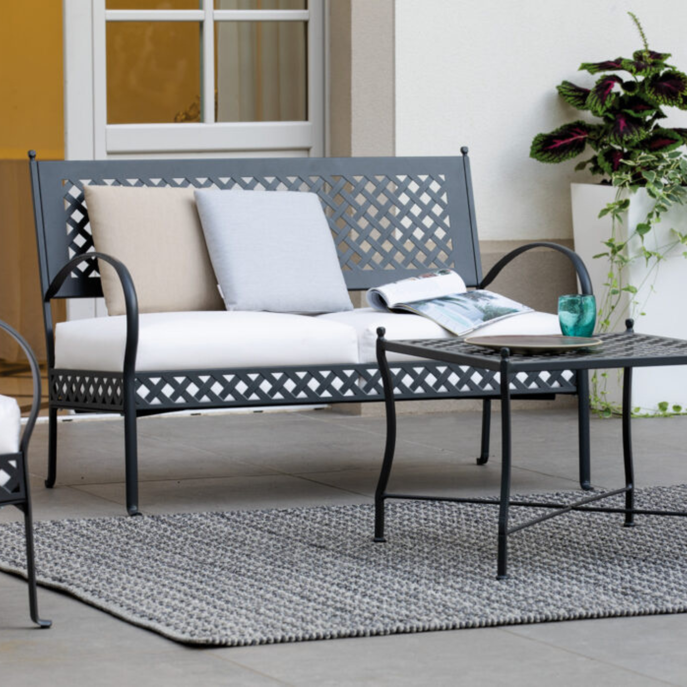 "Springtime" metal outdoor sofa lounge bench 124x75 cm 83h