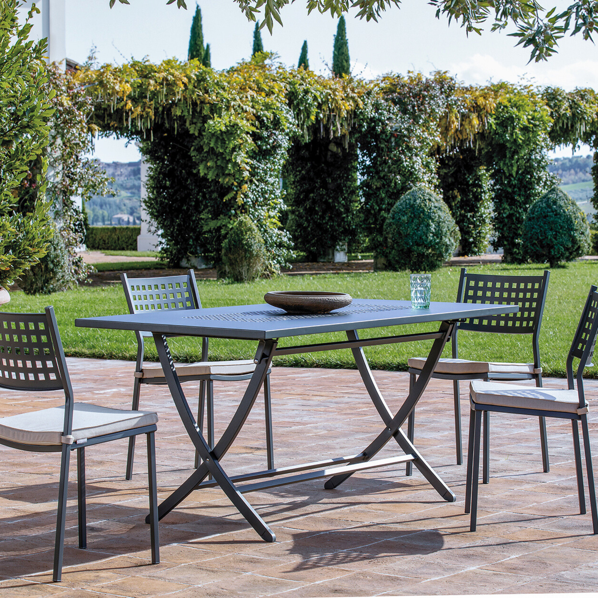 "Cus" square seat cushion with removable fabric cover