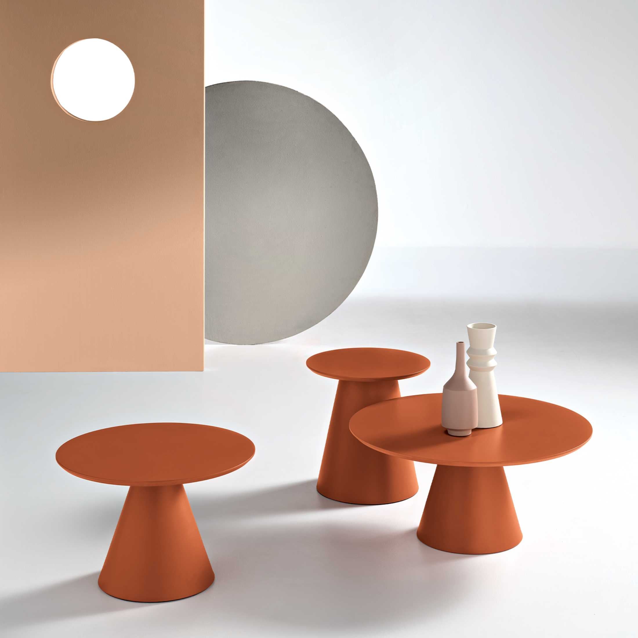 Versatile, colorful round coffee table "Bonito"