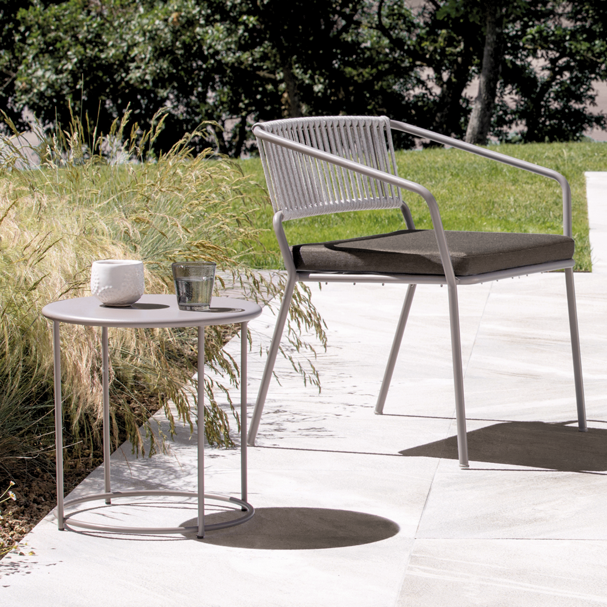 "Cus" square seat cushion with removable fabric cover