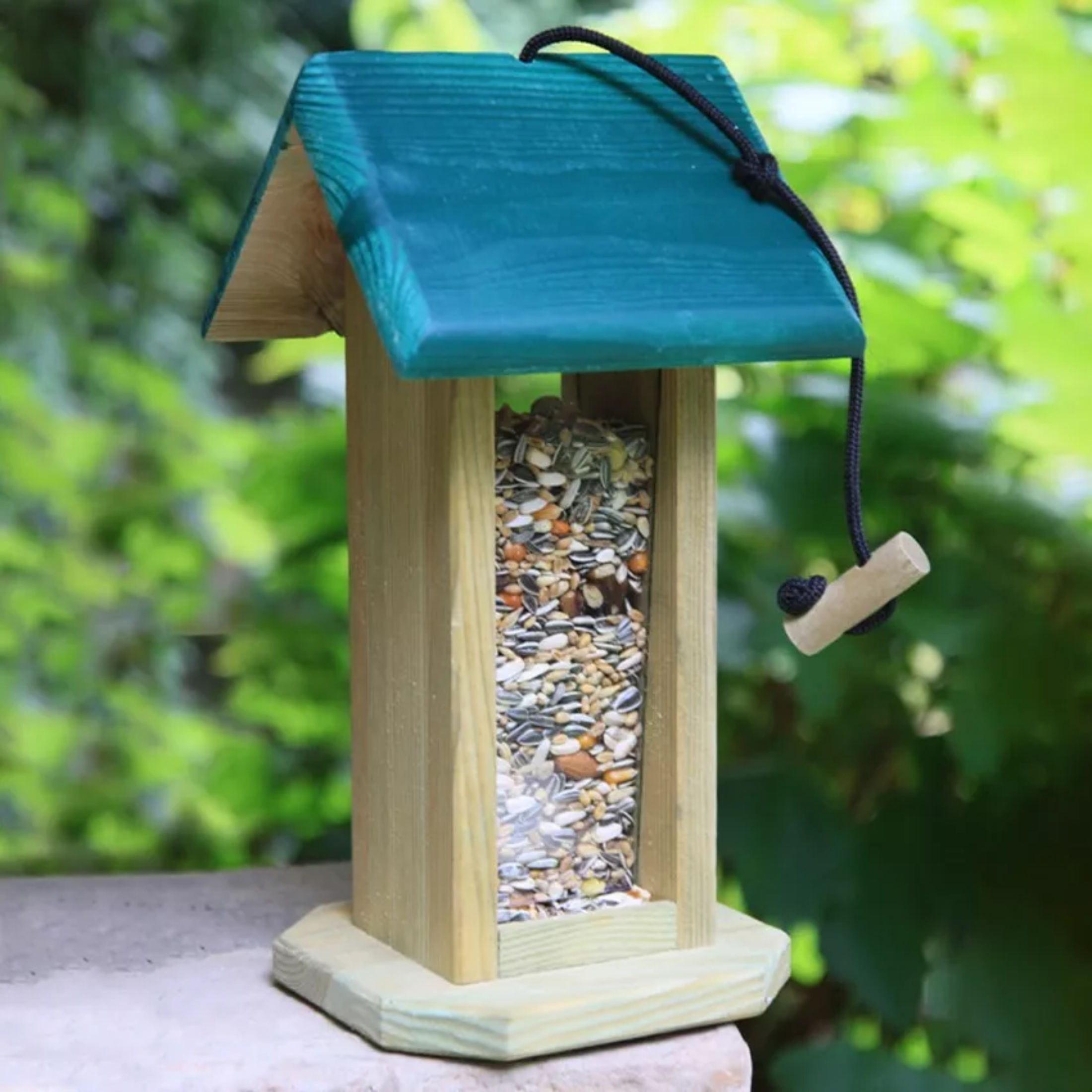 "Cip" bird feeder made of FSC conifer wood, 16x17 cm, 30 cm high.