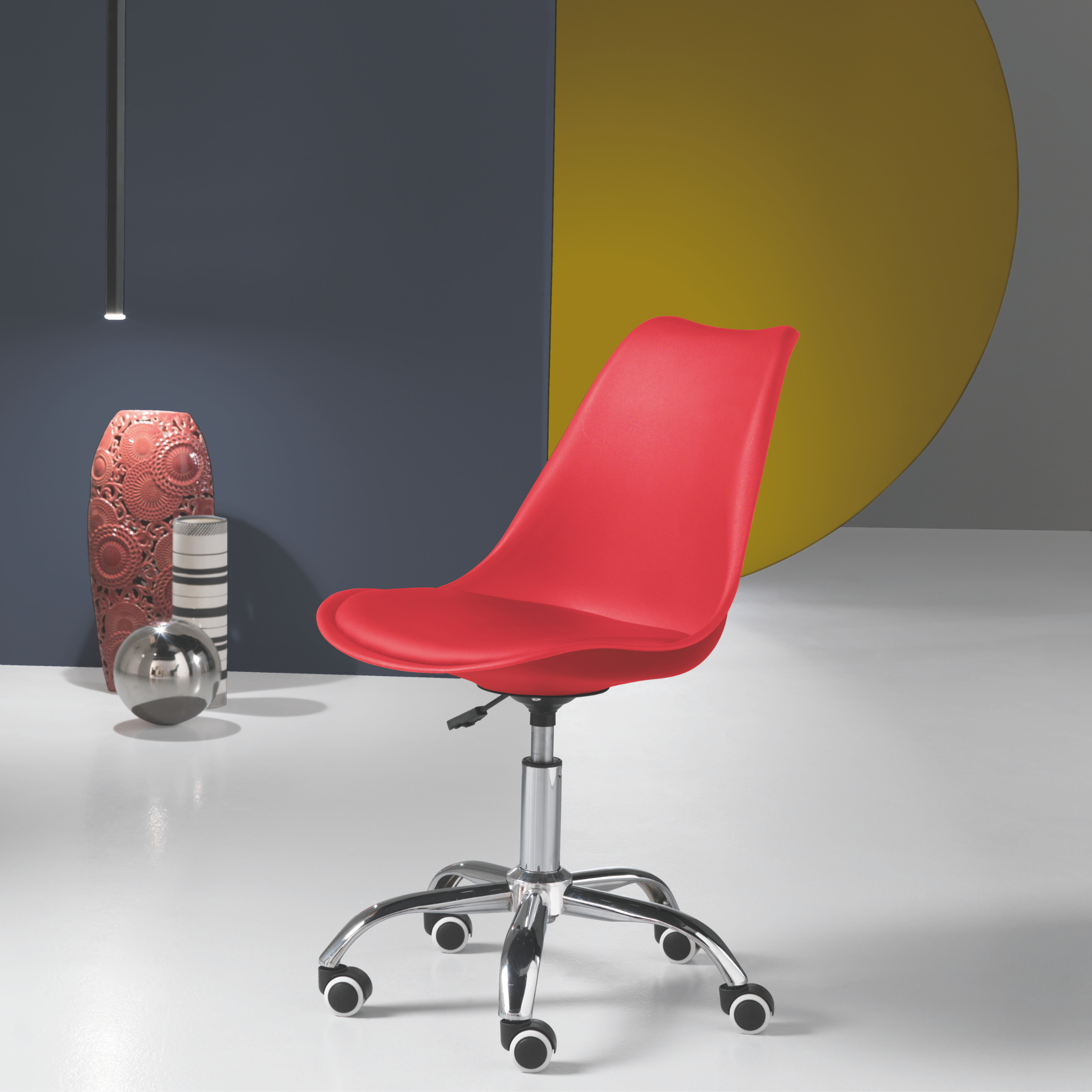 "Dorian" swivel office chair in polypropylene with eco-leather seat and chromed metal base, 49x47 cm, 82/96h
