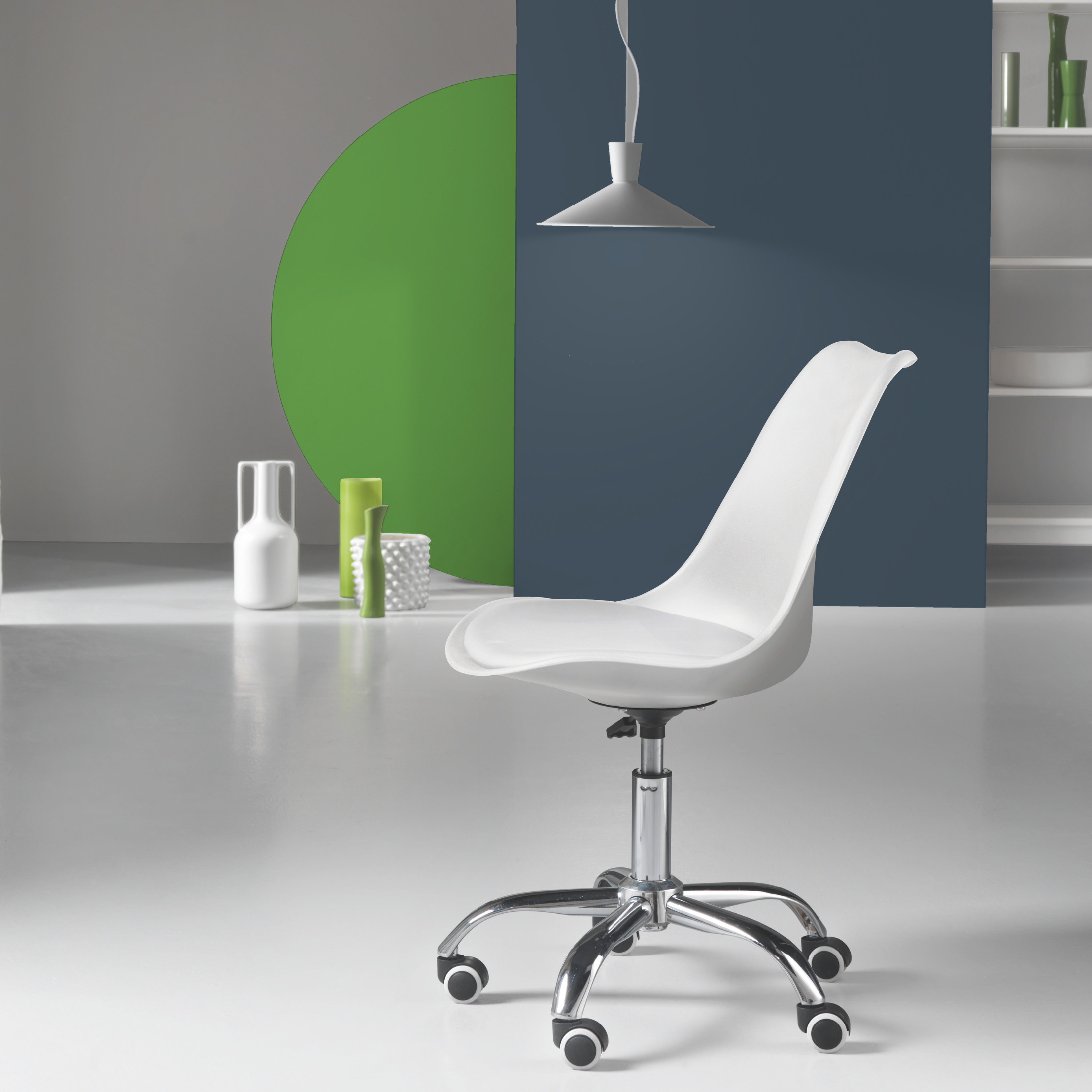 "Dorian" swivel office chair in polypropylene with eco-leather seat and chromed metal base, 49x47 cm, 82/96h