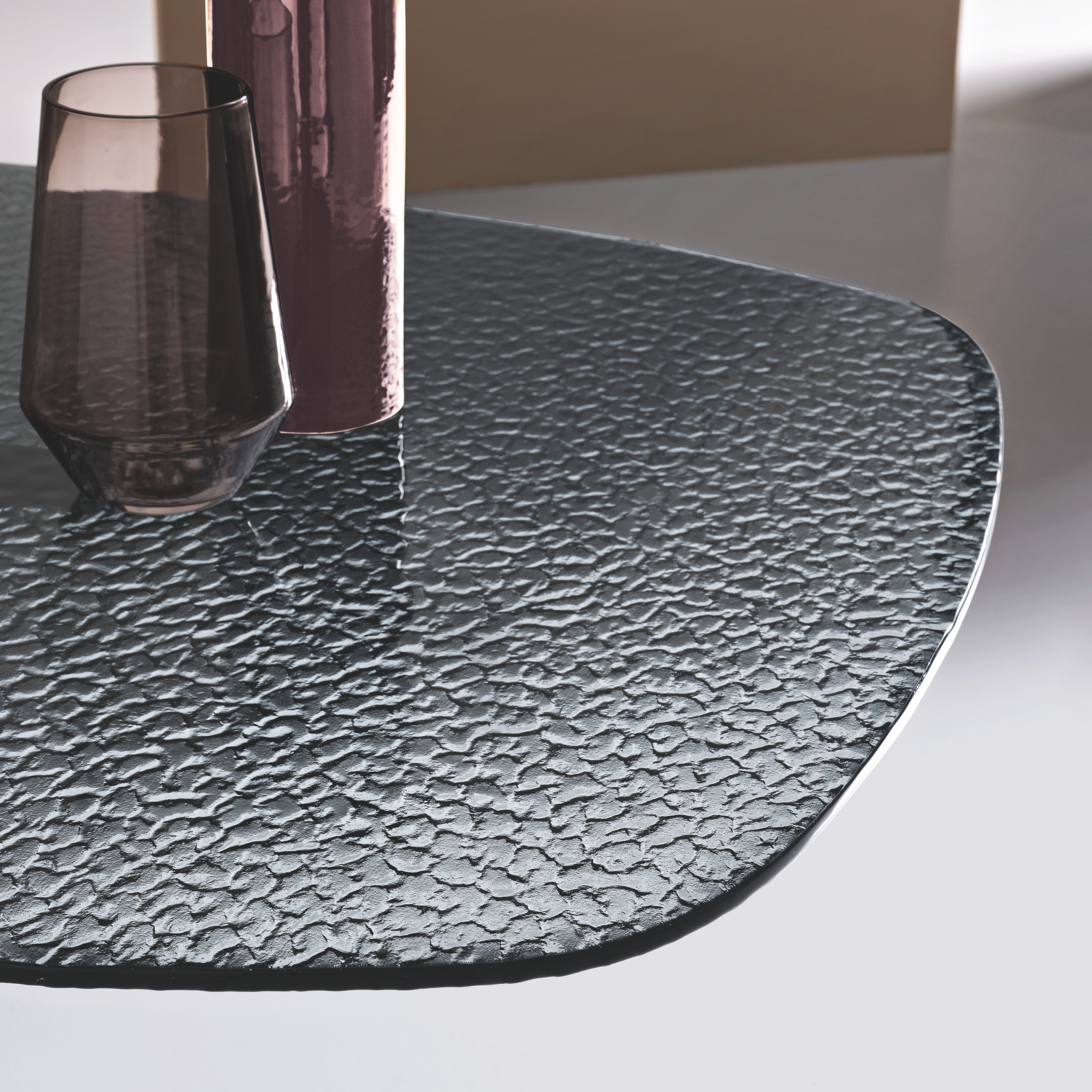 "Eivissa" modern fixed table with smoked hammered glass top and metal base