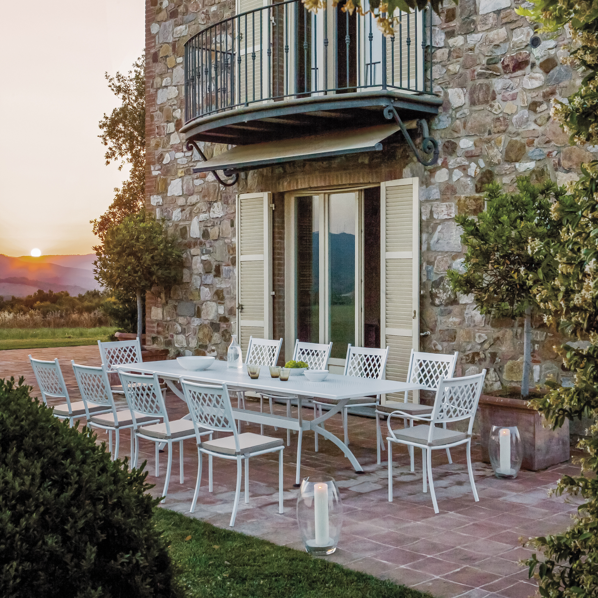 "Cus" square seat cushion with removable fabric cover