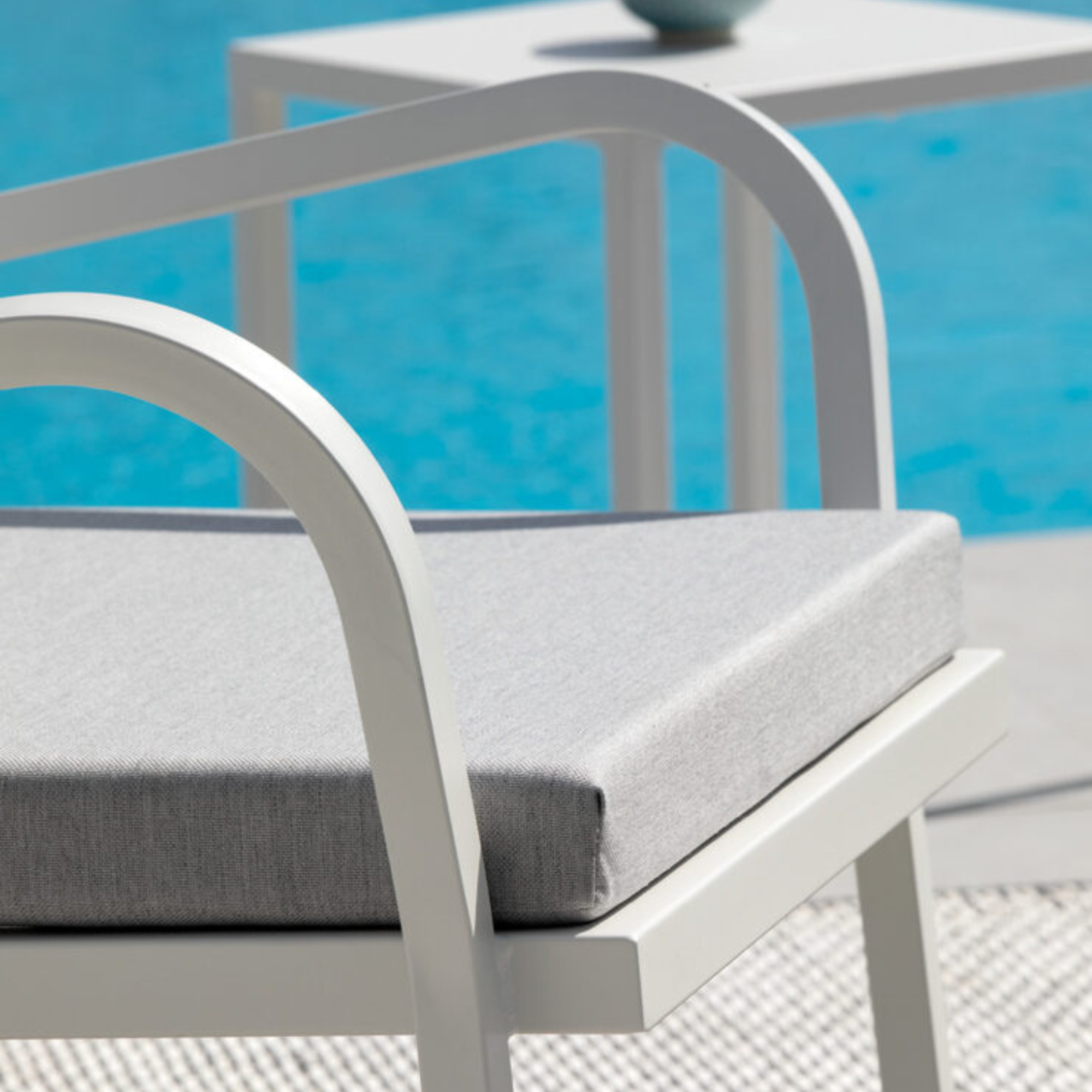 "Cus" square seat cushion with removable fabric cover