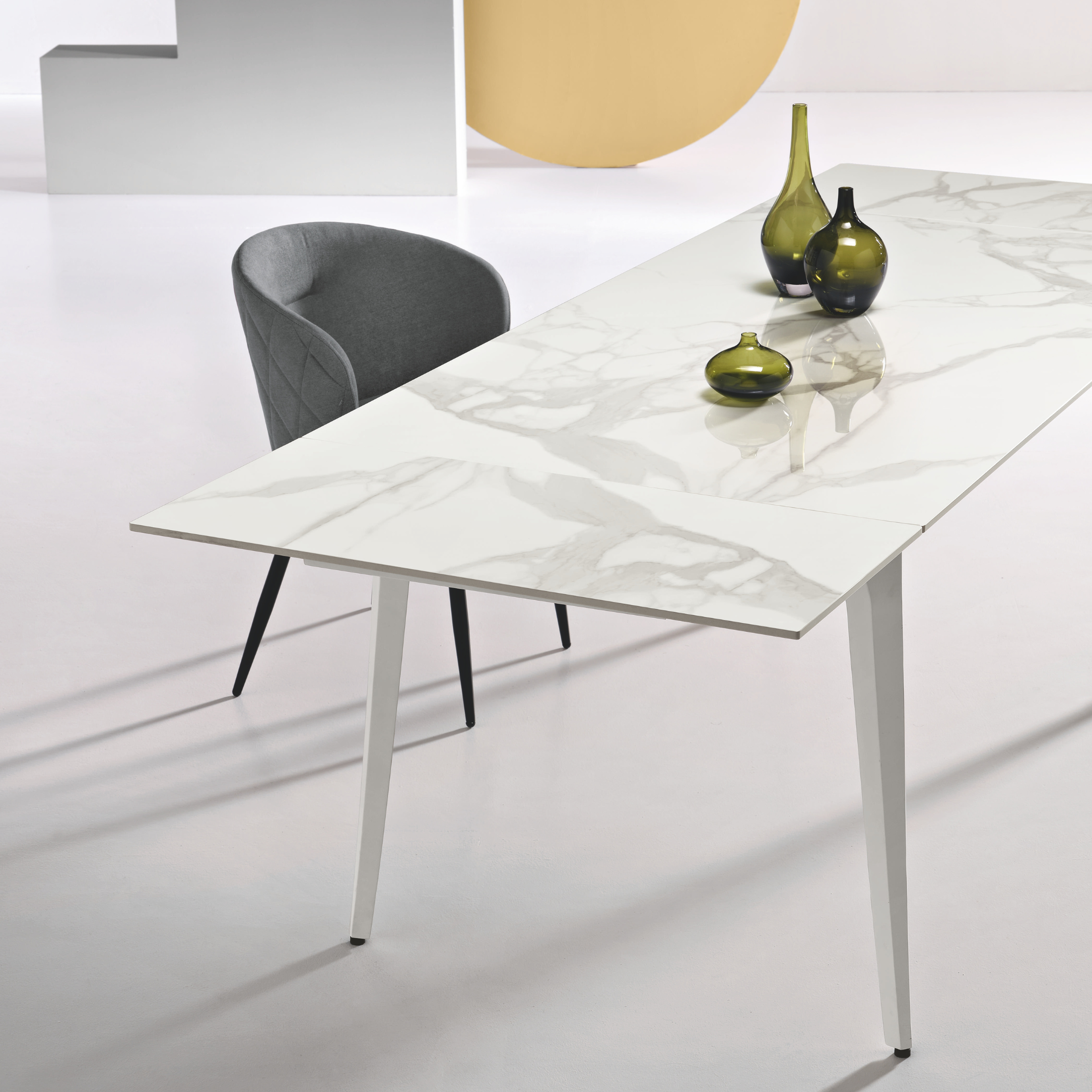 Extendable "Gedy" marble-effect table with two extensions, 160/240x90 cm, 77 cm high.