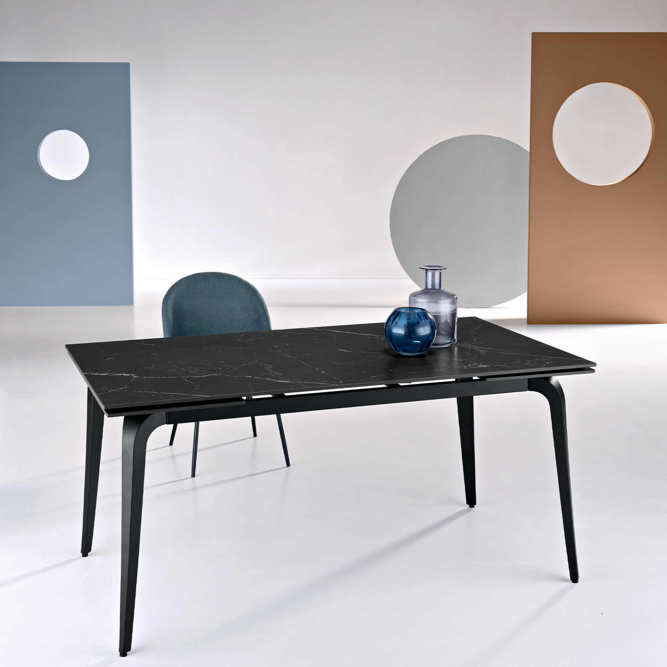 Extendable "Gedy" marble-effect table with two extensions, 160/240x90 cm, 77 cm high.