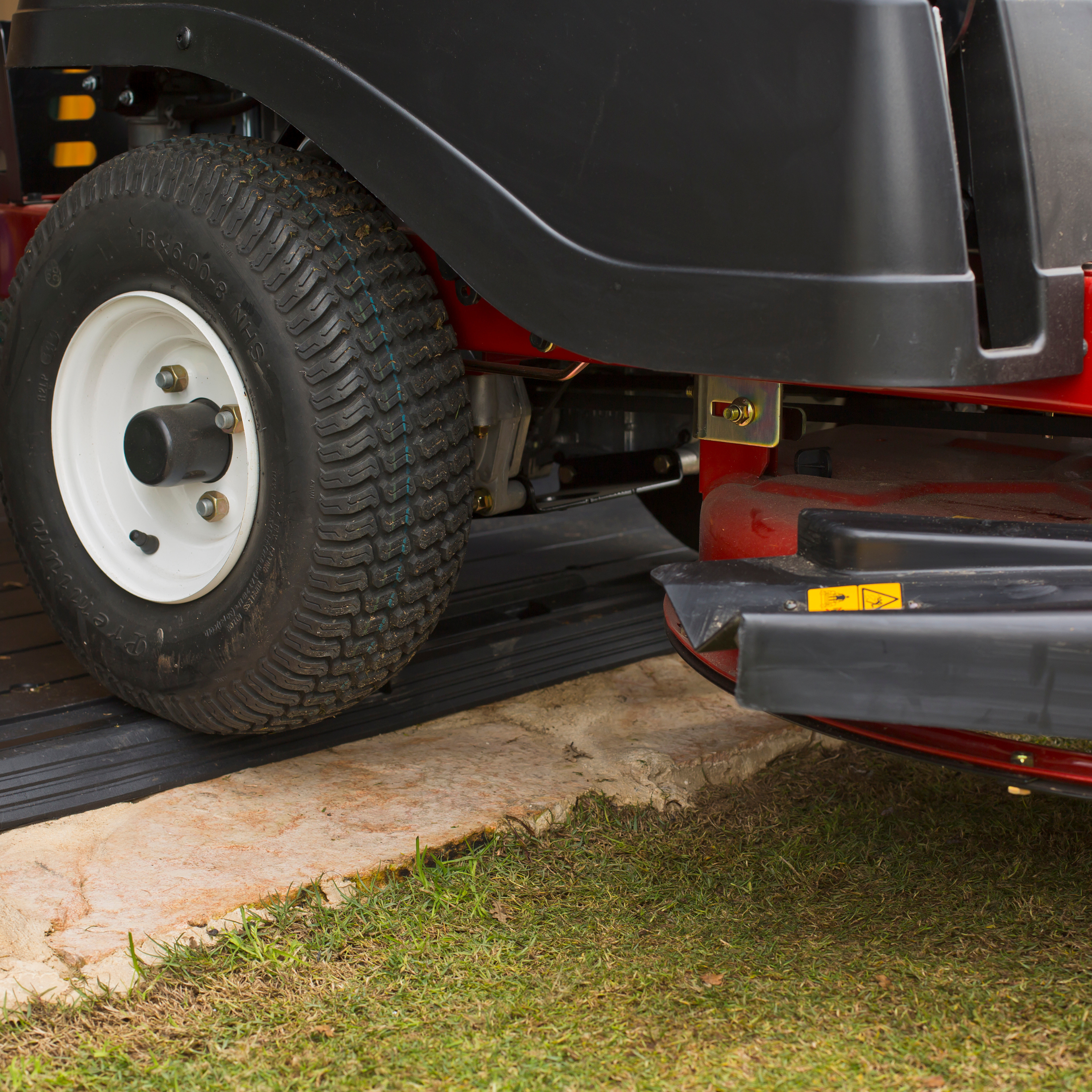 Evotech "Nido Plus 7515/1575" garden shed in brown with two mounting options