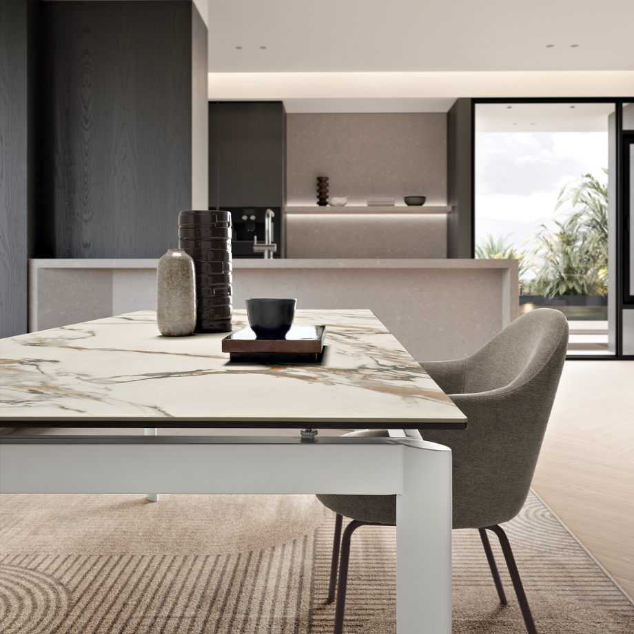 Extendable "Strato" table with marble-effect porcelain stoneware top