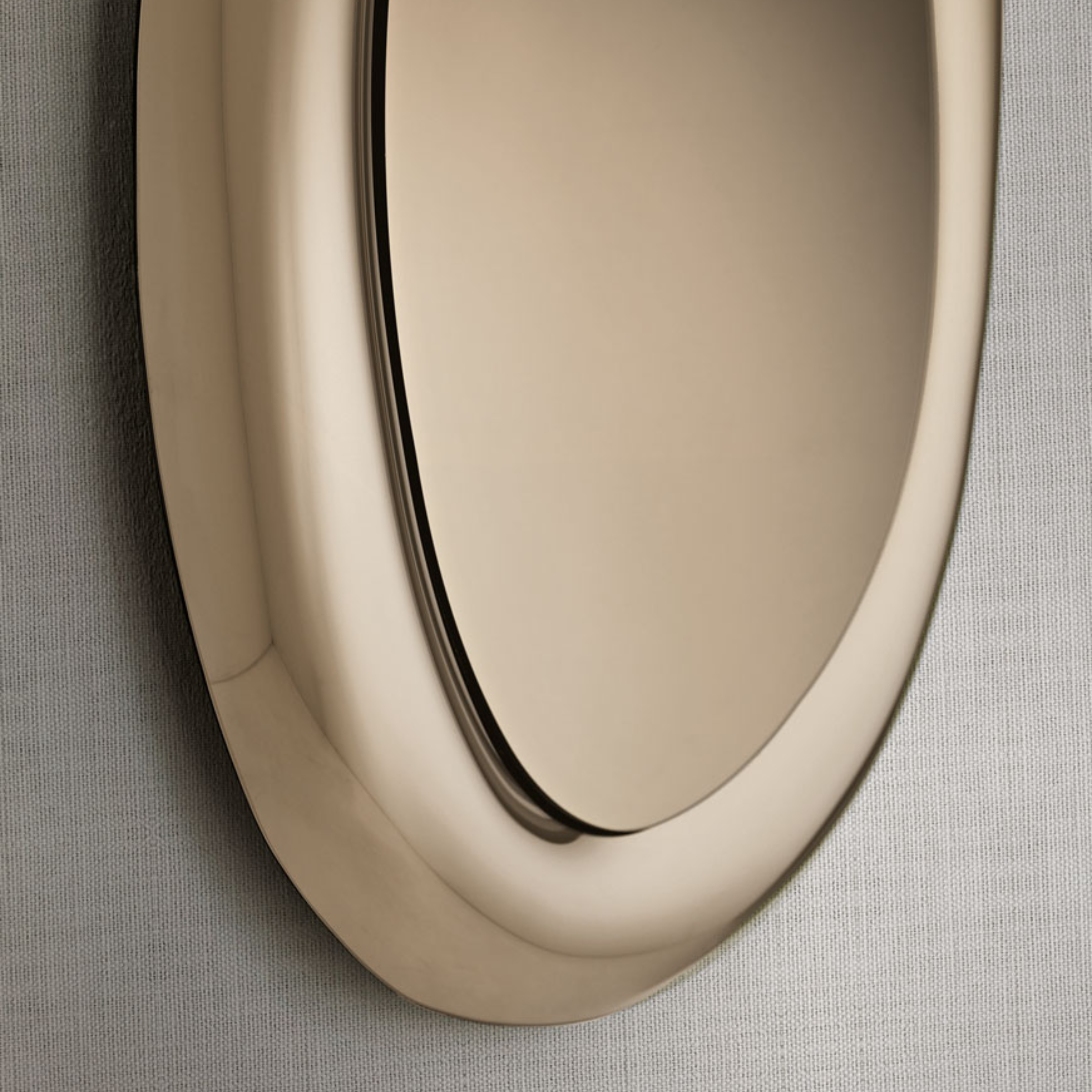 Specchio moderno da parete "Carry" con cornice curva moderna da soggiorno