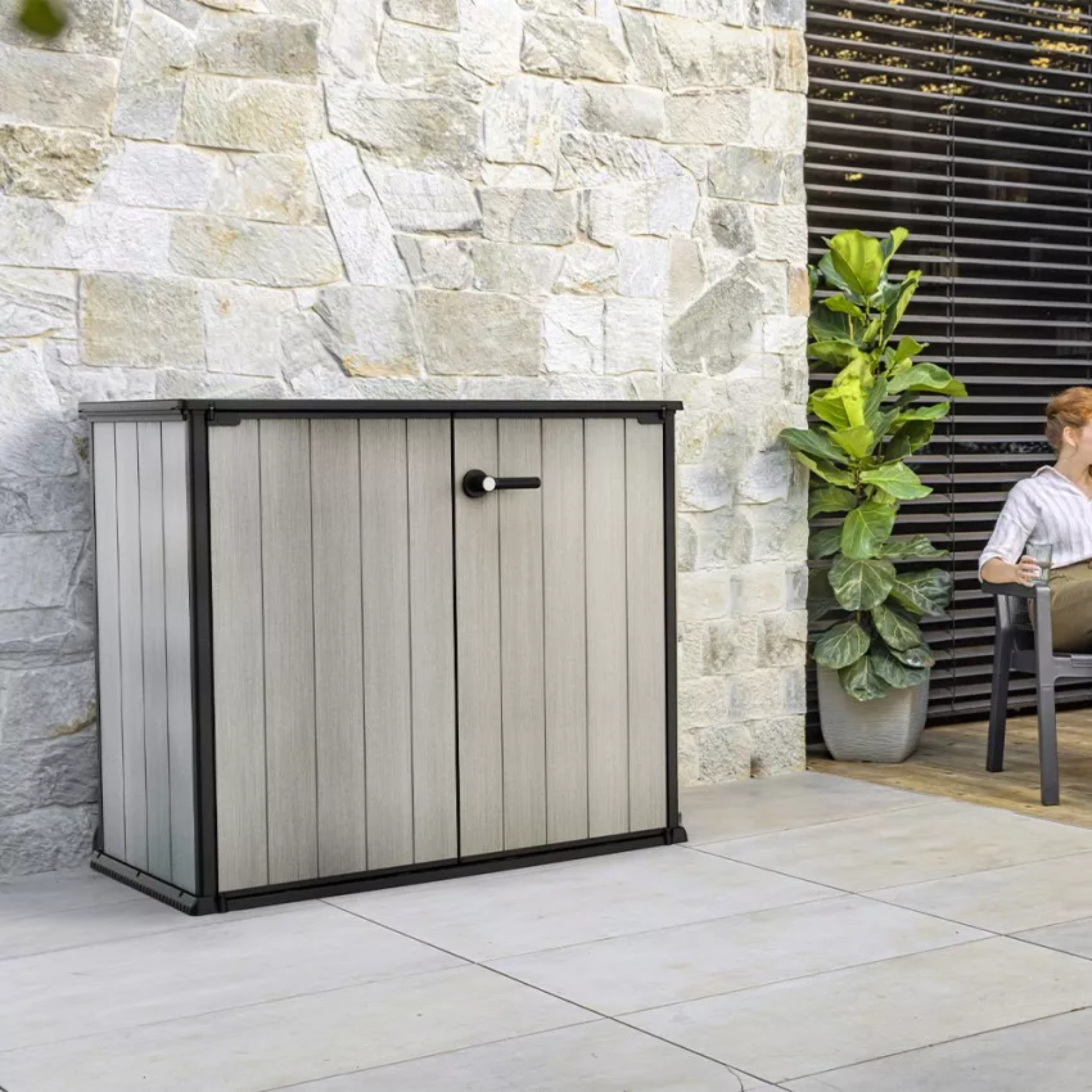 "Patio" tool chest in paintable resin, roomy, 139.5x77 cm, 120h