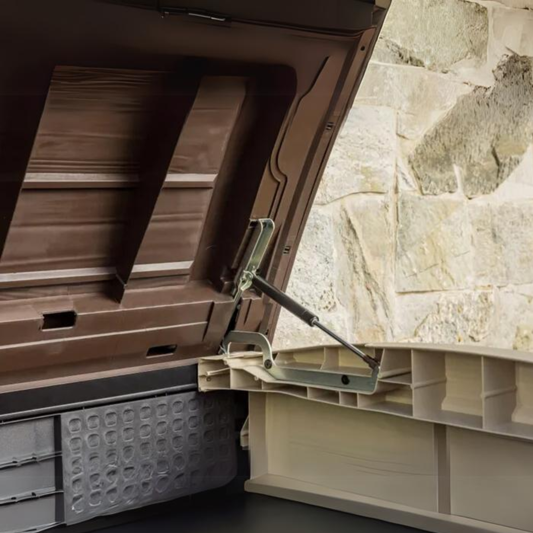 "Midi" beige outdoor resin trunk with wood effect, 132x71.5 cm, 113.5 cm high