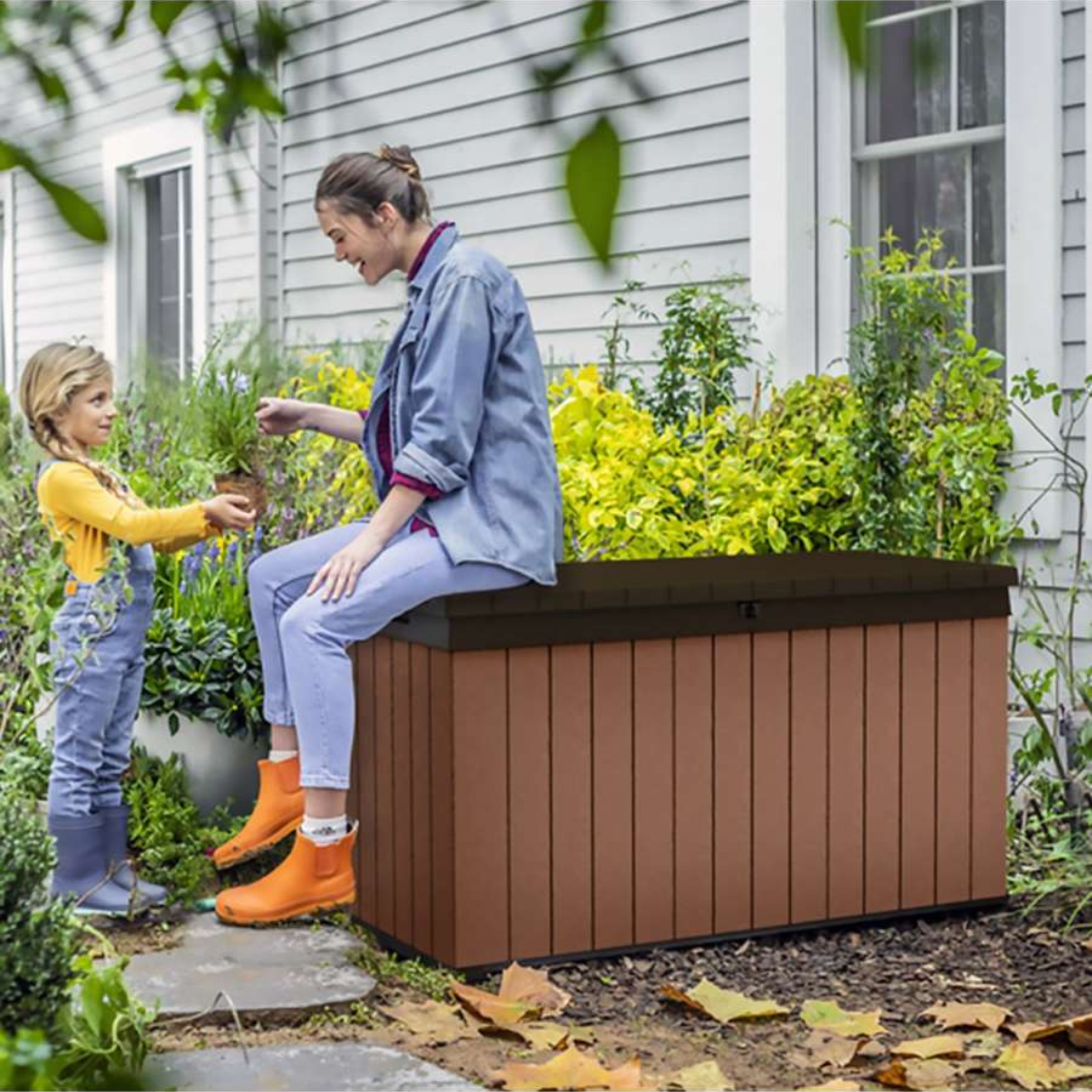 "Darwin" large resin outdoor trunk with wood effect, 142.9 x 65.5 cm, 54.4 cm high