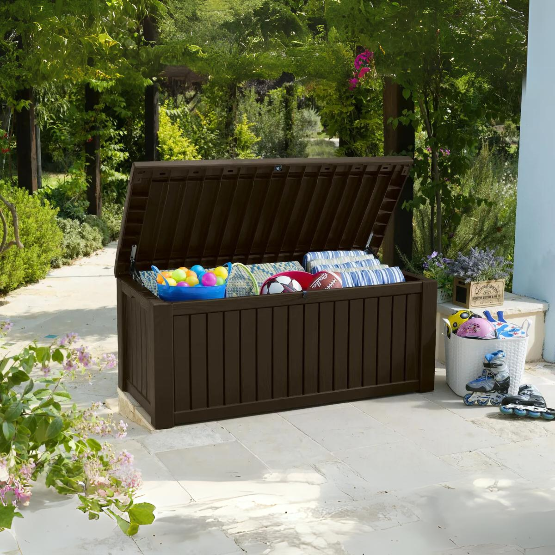 "Rock" outdoor resin trunk with wood effect, roomy 155x72.4 cm, 64.4 cm high