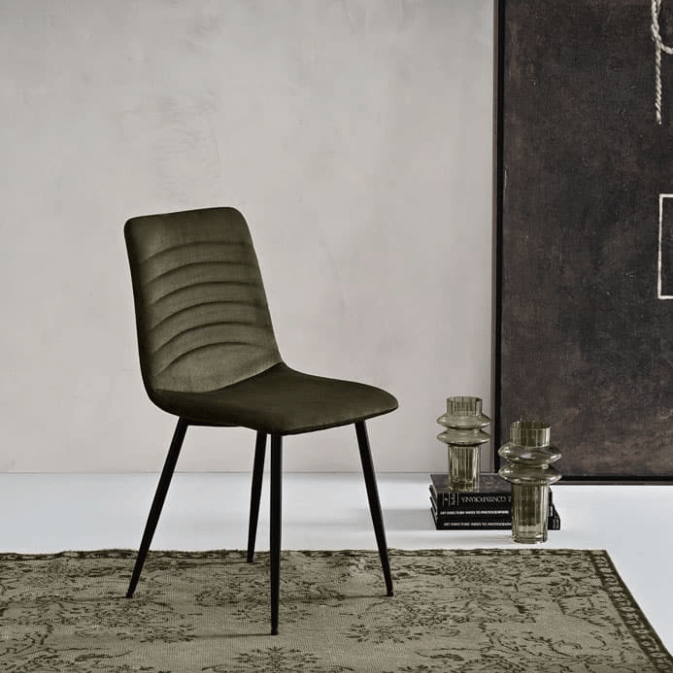 Set of "Leo" upholstered chairs in ribbed fabric for the living room, 45x54 cm, 87 cm high.