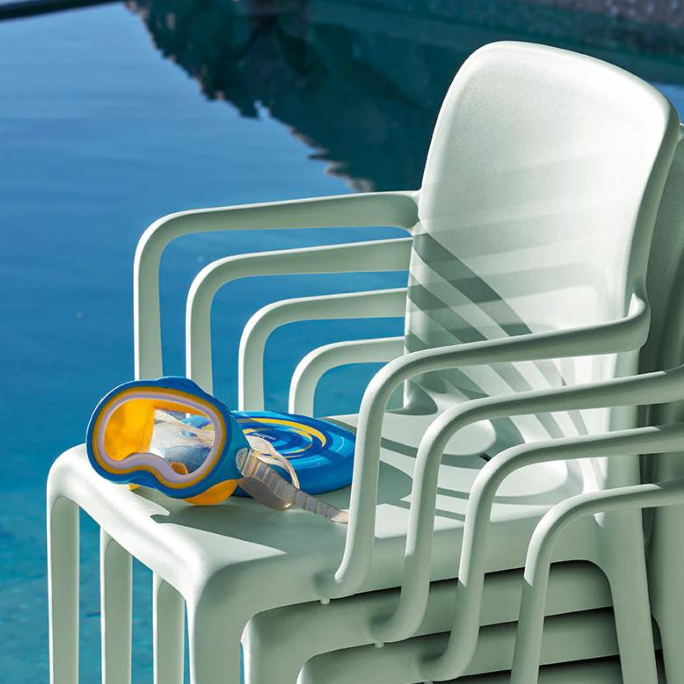 Set of modern stackable polypropylene chairs "Bayo" for outdoor and indoor use, 60x54 cm, 82.5 cm high.
