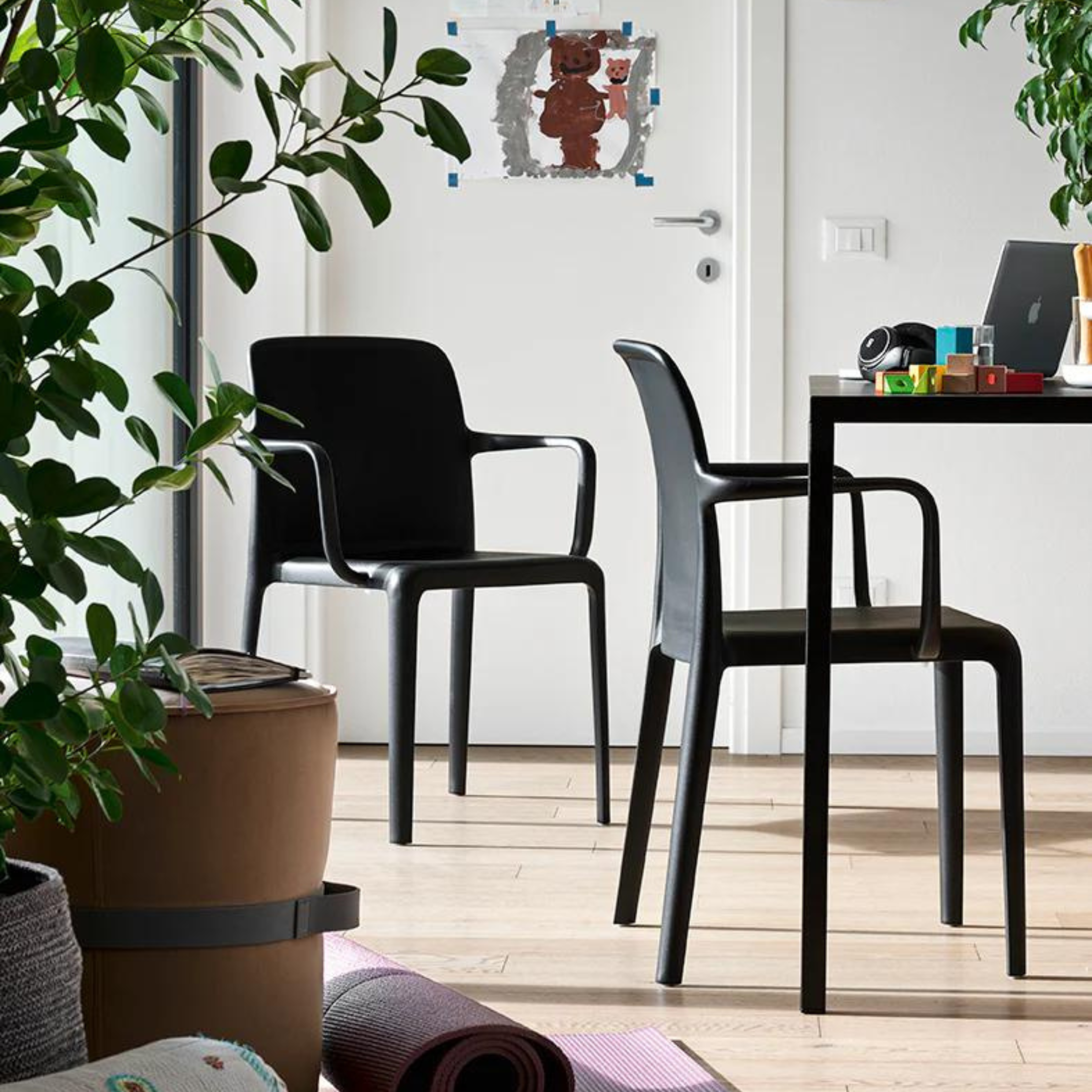 Set of modern stackable polypropylene chairs "Bayo" for outdoor and indoor use, 60x54 cm, 82.5 cm high.