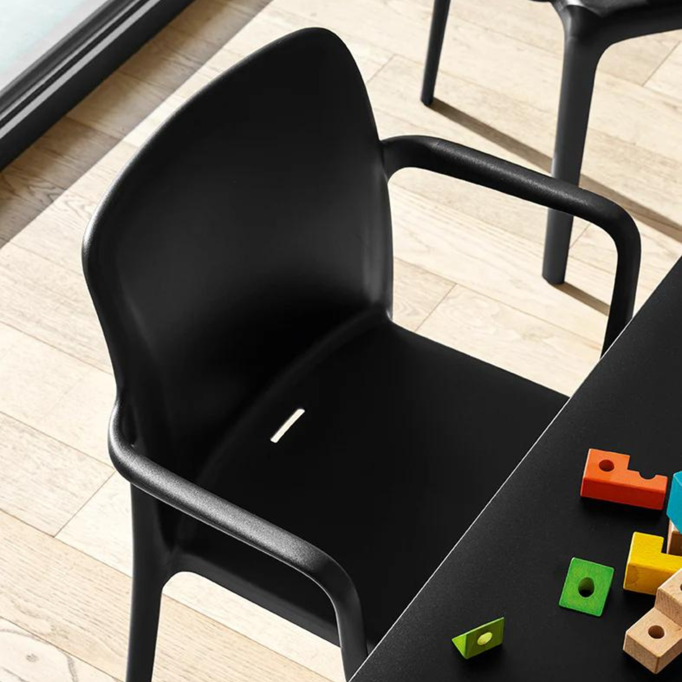 Set of modern stackable polypropylene chairs "Bayo" for outdoor and indoor use, 60x54 cm, 82.5 cm high.