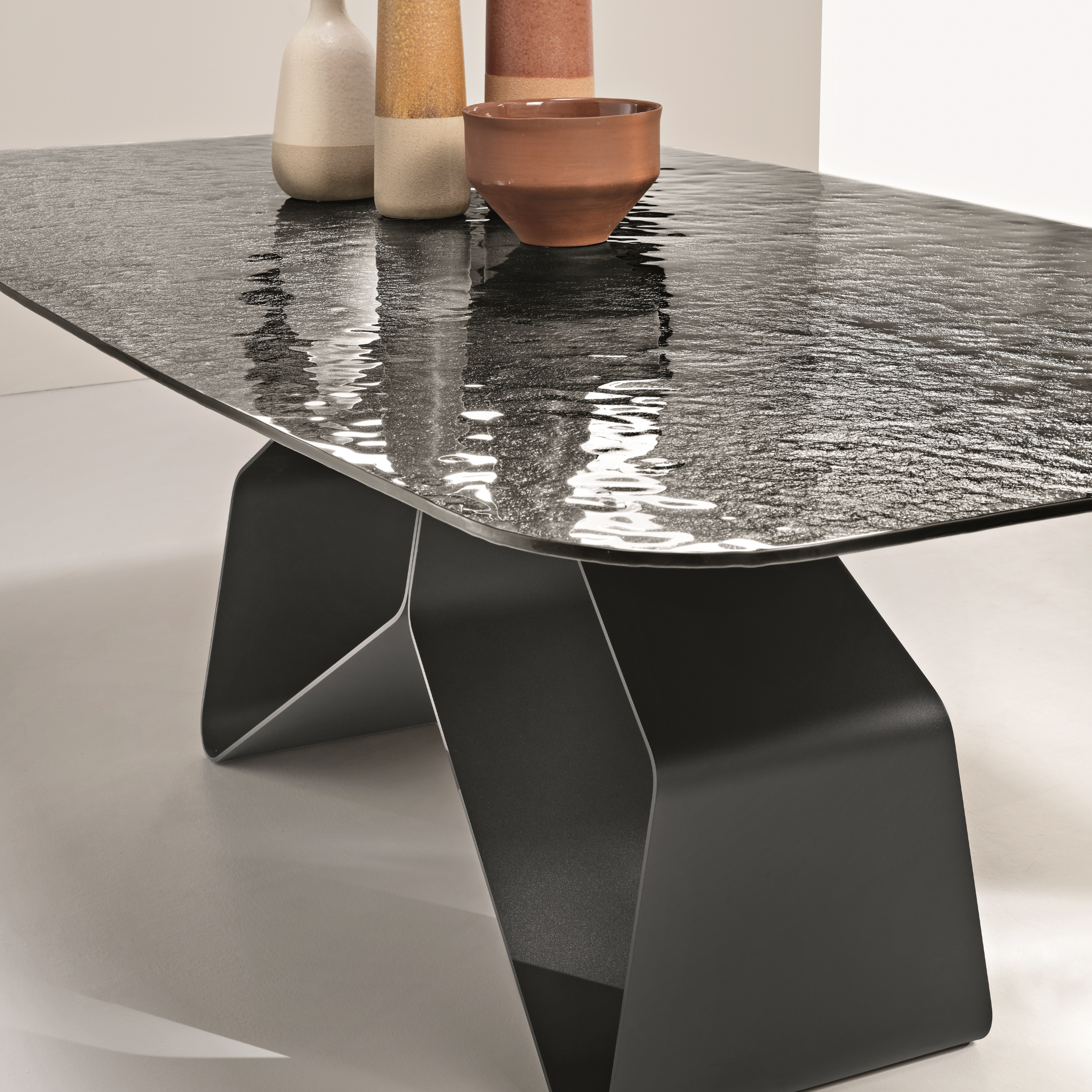 Fixed modern table "Round" with smoked hammered glass top and painted metal base, 210x110 cm, 75 cm high