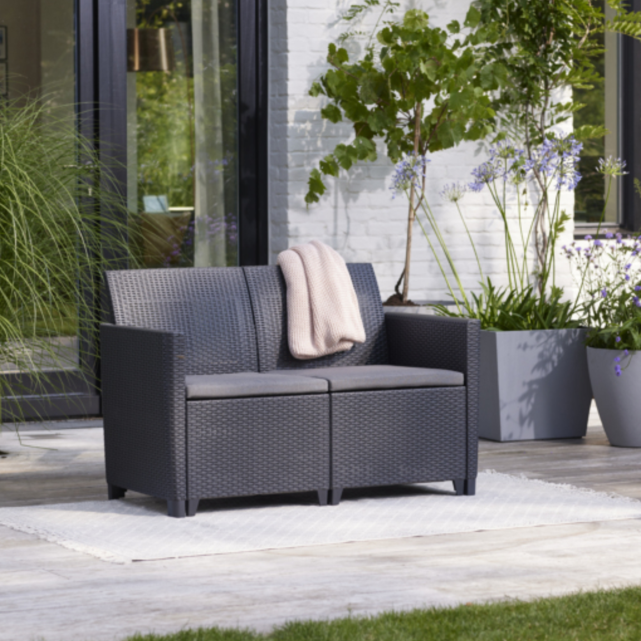 "Claire double" resin garden lounge set with 2 sofas and 1 table