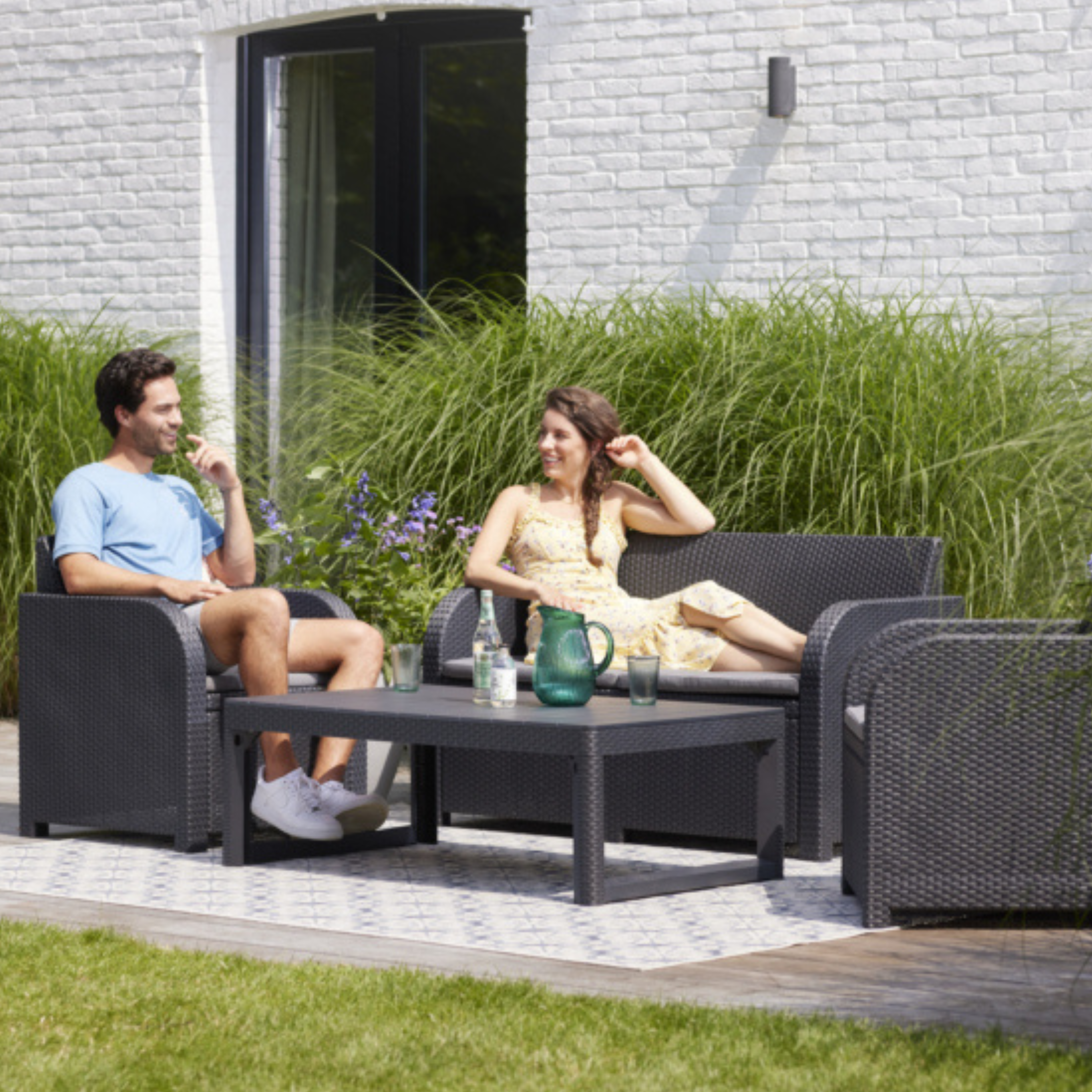 "Carolina" resin garden lounge set with extendable table