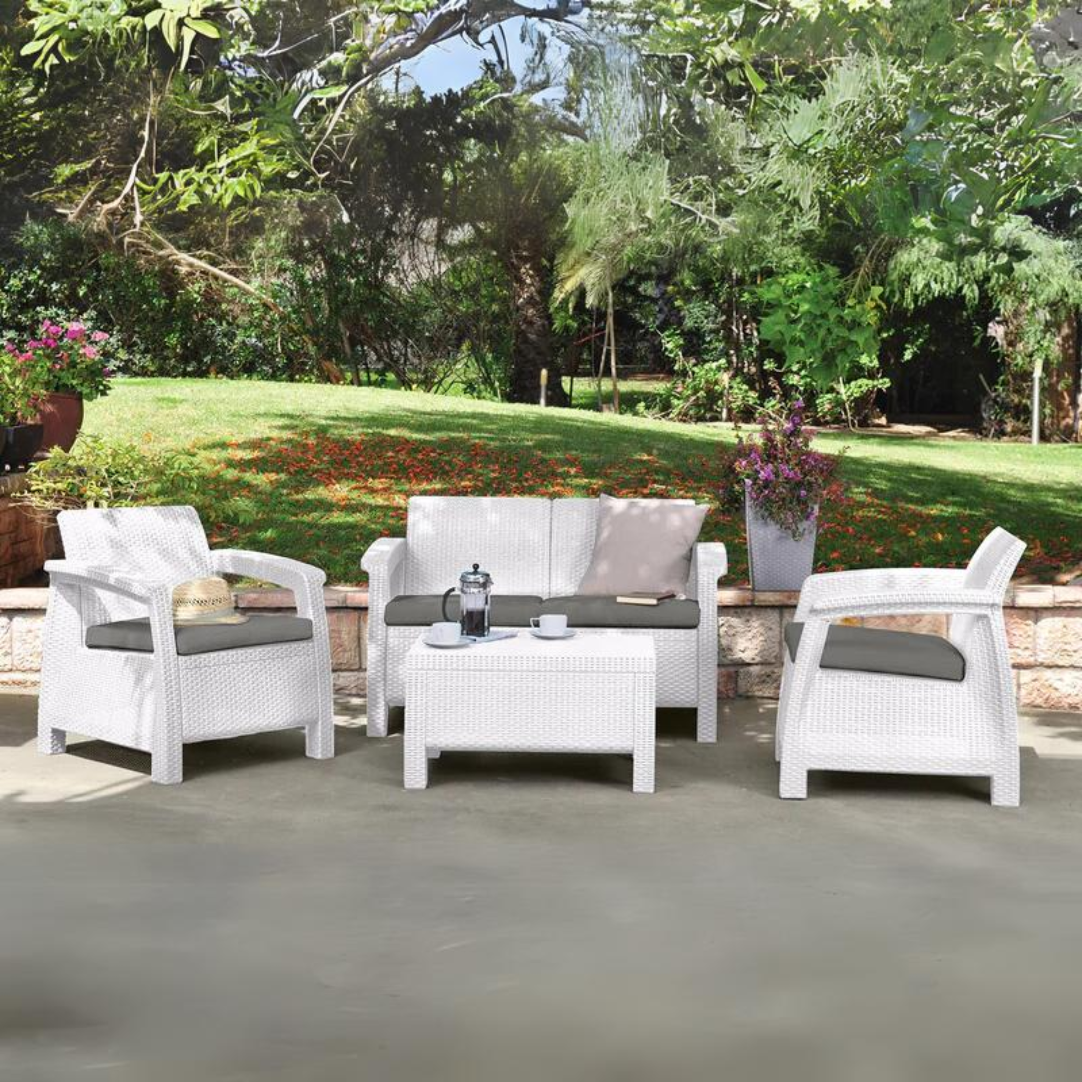 "Corfu" garden lounge set: two-seater sofa, two armchairs, and a coffee table.