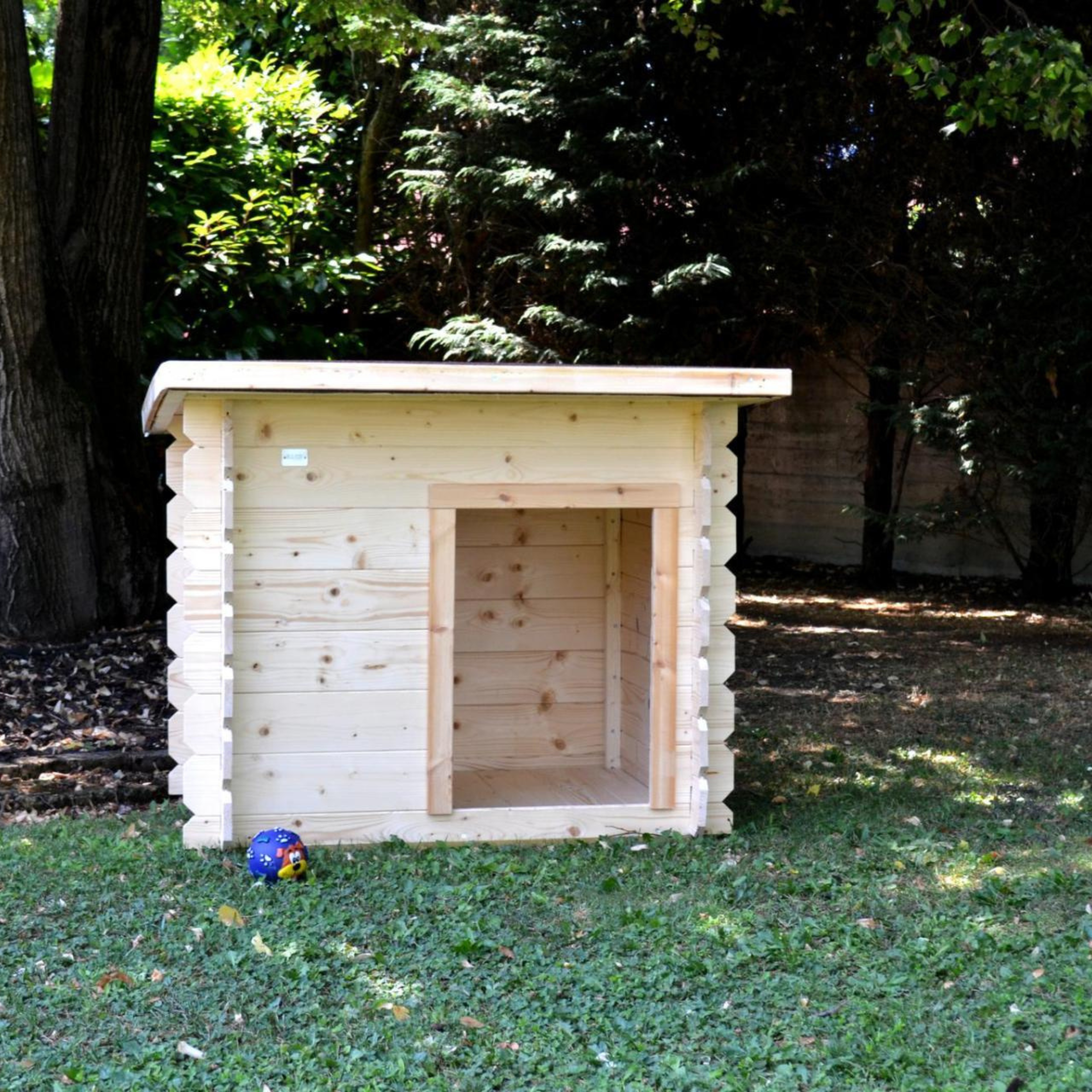 "Lilly" outdoor wooden dog house, 98 x 77 cm, 84 cm high