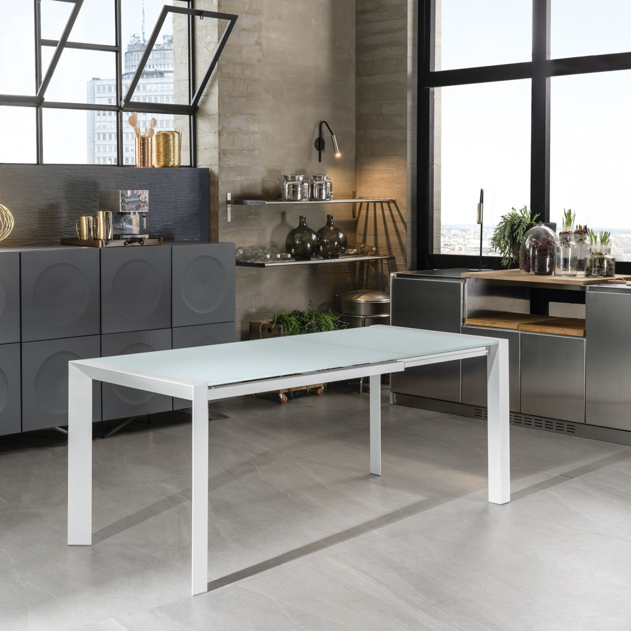 Extendable table "Nina" in tempered glass with metal frame, 122/182x80 cm, 76h