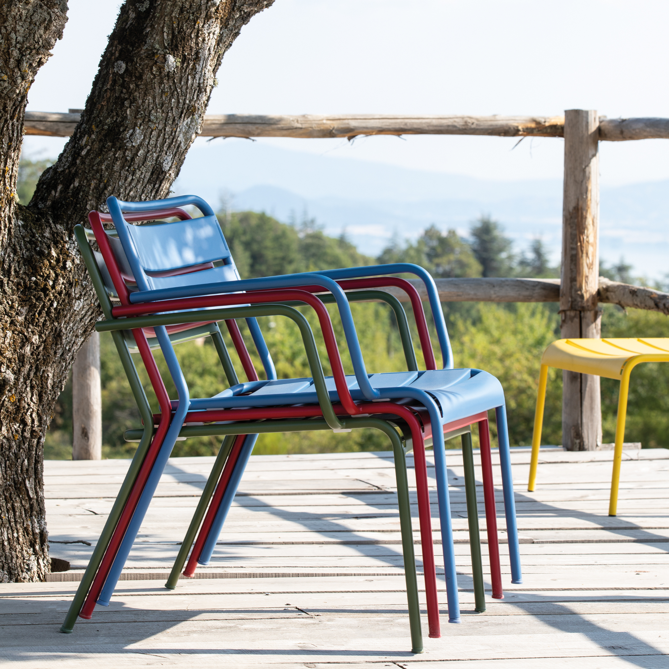 Low armchair in painted metal "Twist" garden lounge chair 69x70 cm 72h