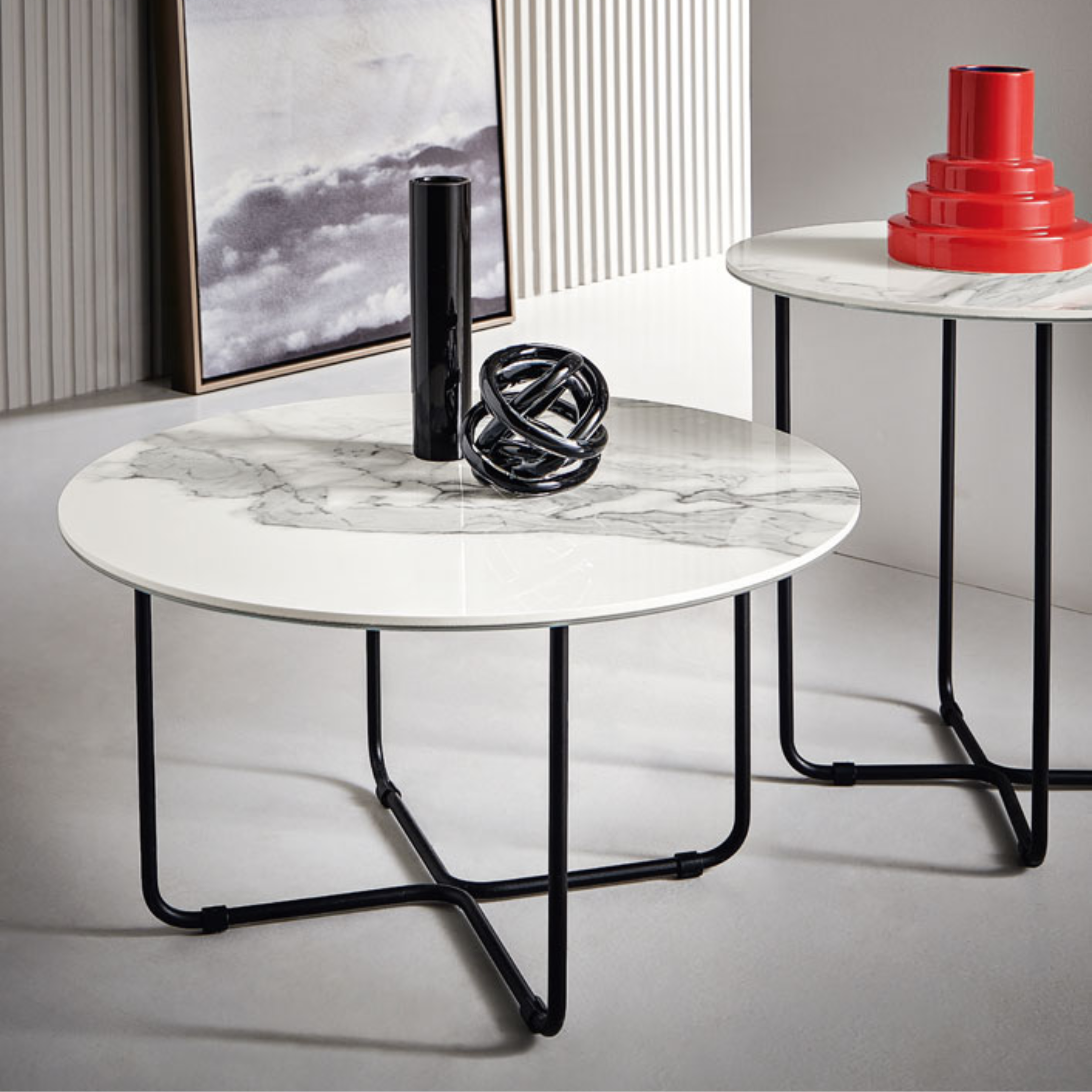Round coffee table "Jimbo" with black painted metal base