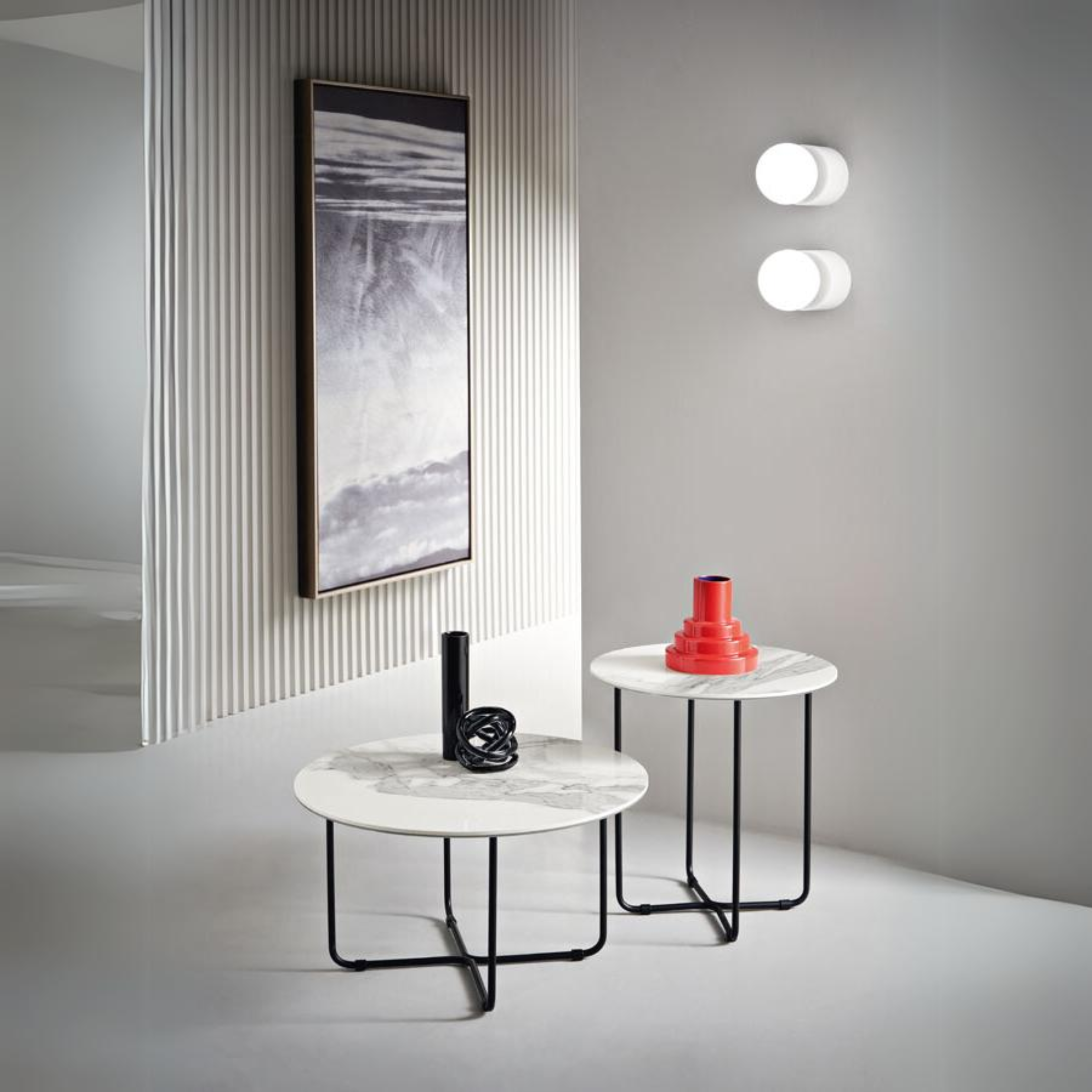 Round coffee table "Jimbo" with black painted metal base