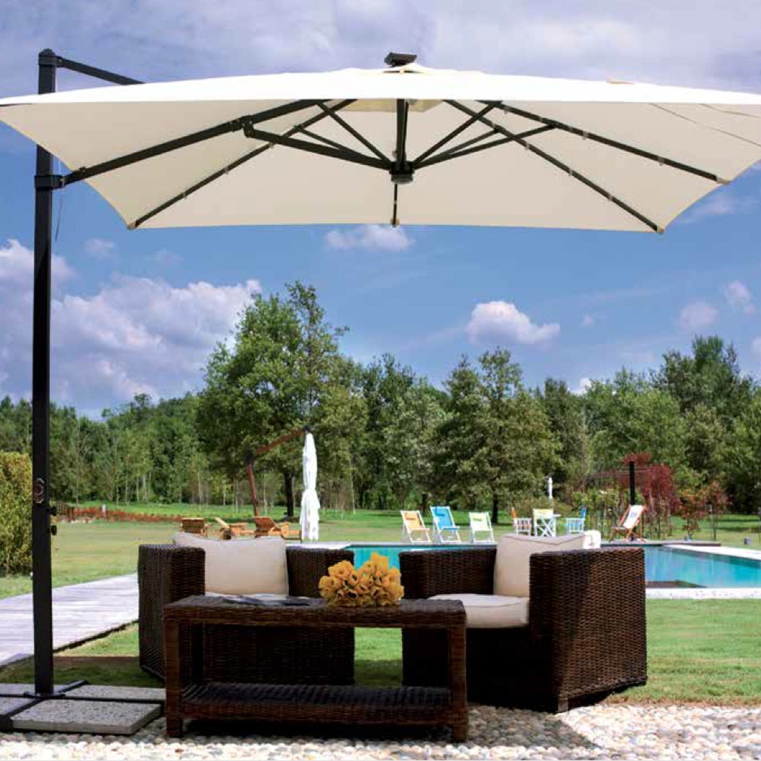 Square garden umbrella with off-center arm in aluminum
