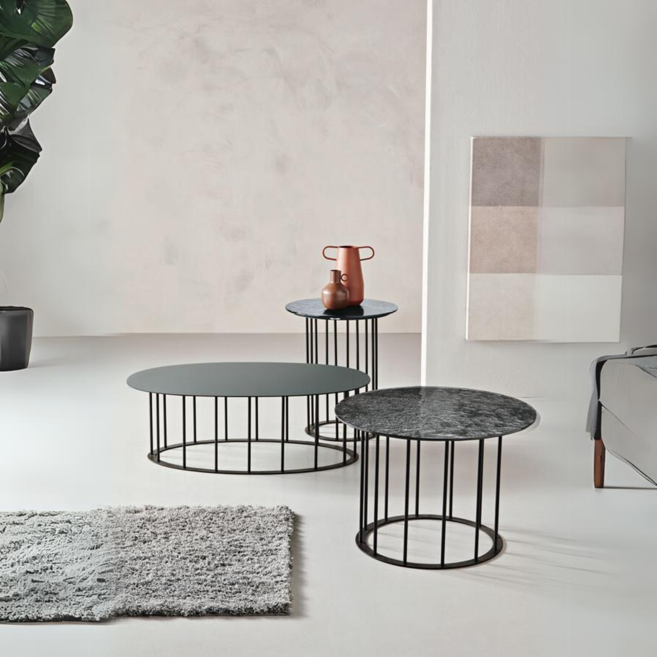 Elegant "Meyla" coffee table in hammered glass with a metal base