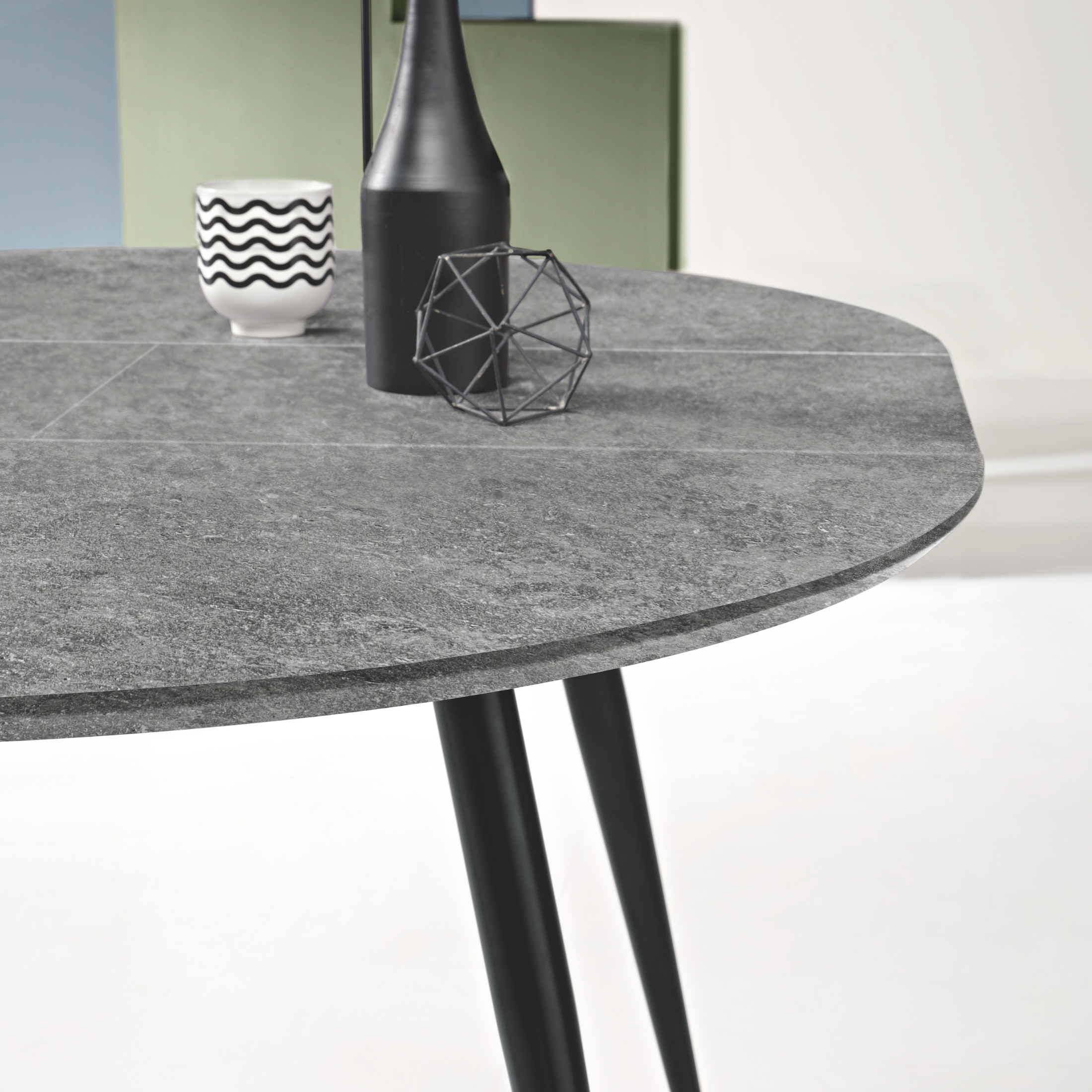Extendable round wooden table "Vertigo" with central extension