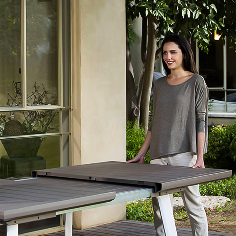 Tavolo da esterno estensibile in resina rettangolare Harmony con doghe effetto legno cm 241x100 76h