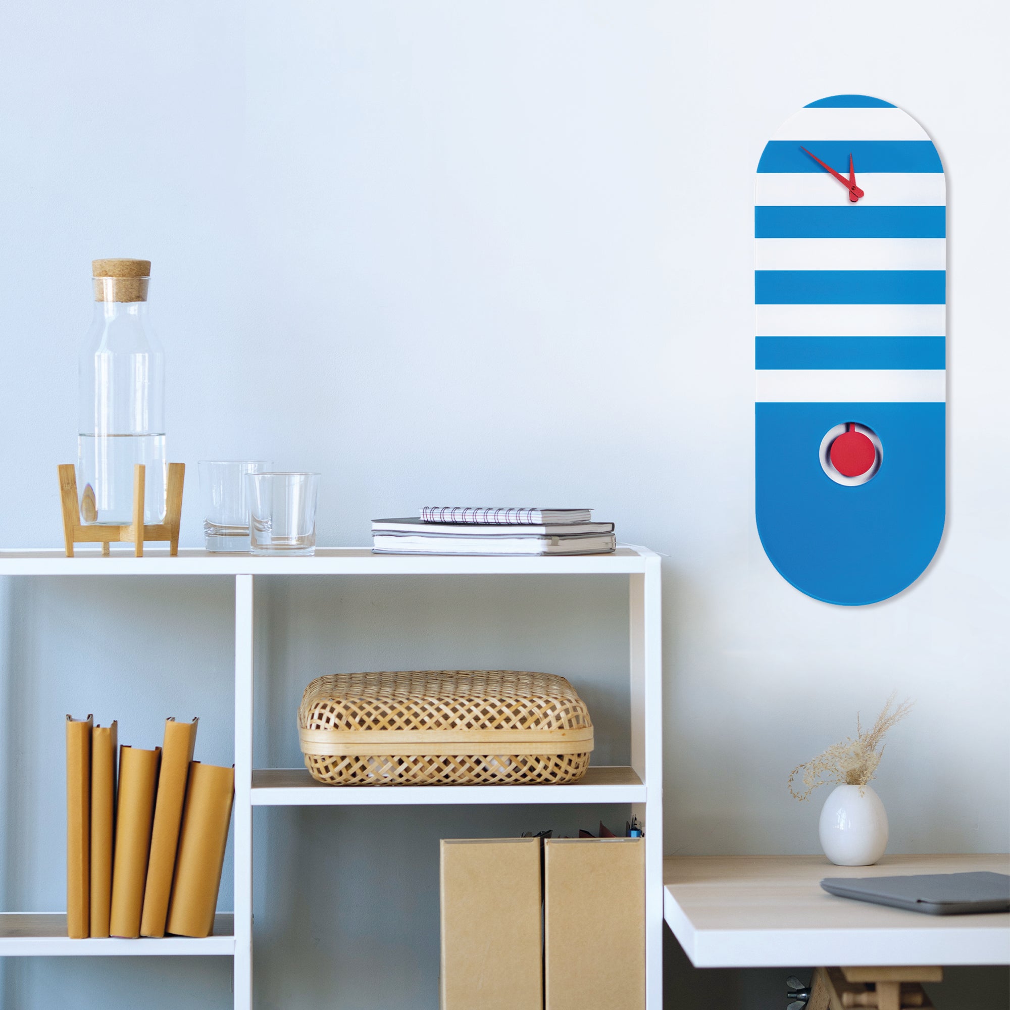 "Capri" design pendulum clock in plexiglass