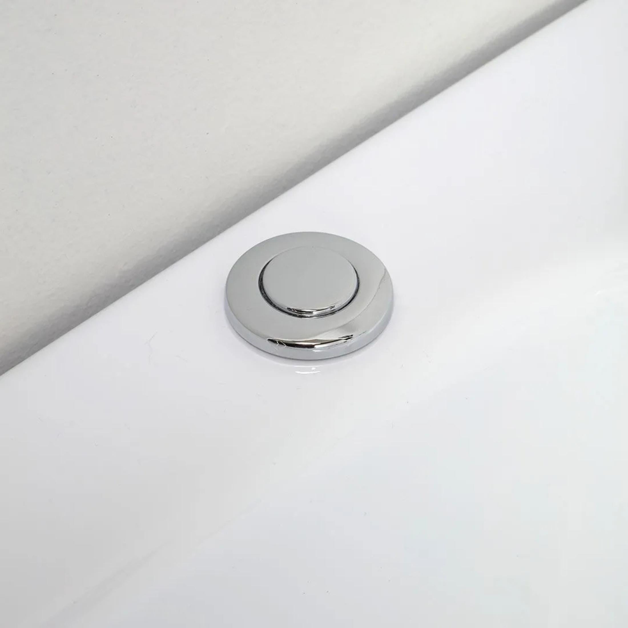 "Elsa" built-in whirlpool bathtub between 3 walls in acrylic, 170x70 cm, 58 cm high.